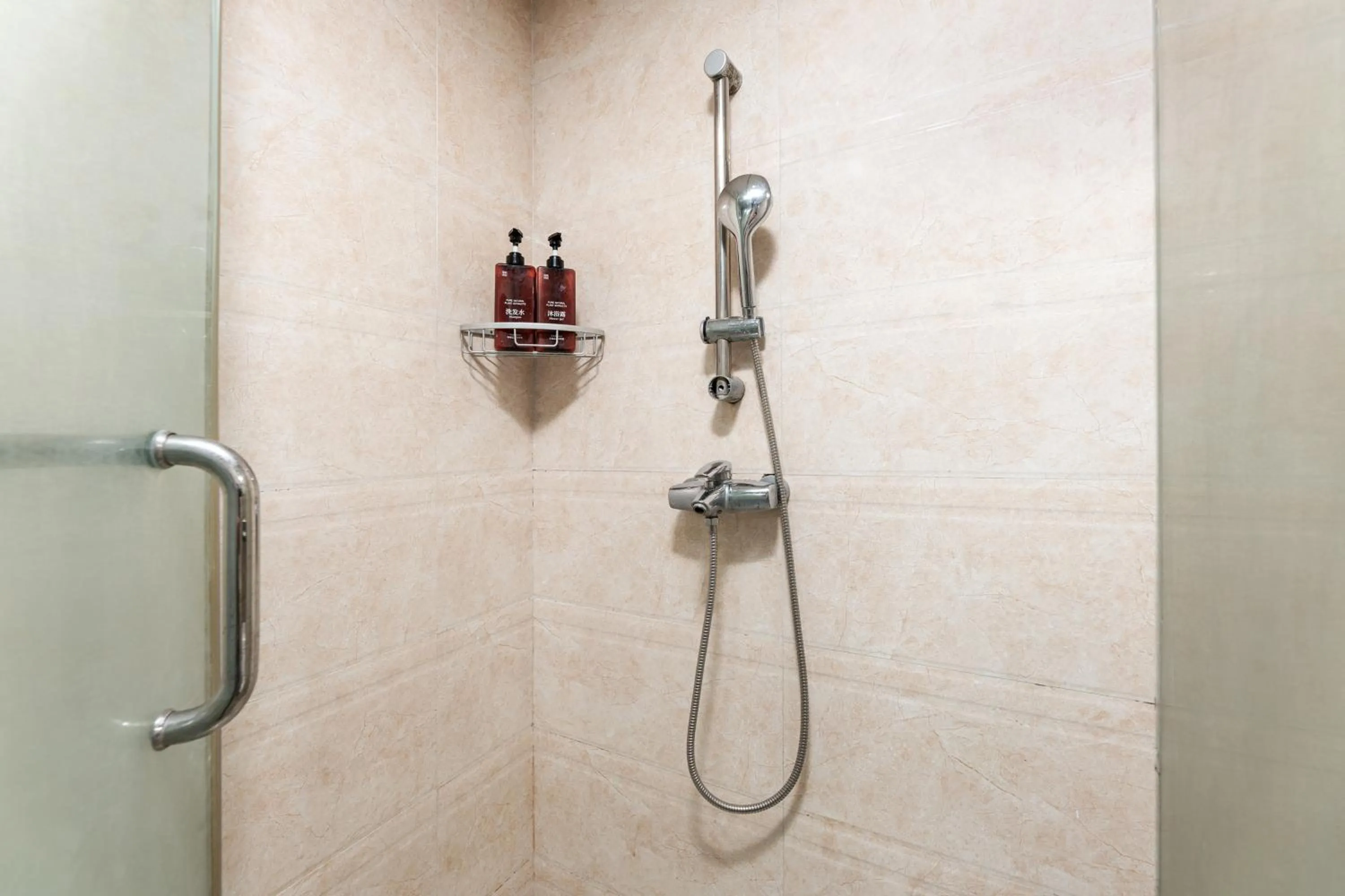 Grand Continental Apartment