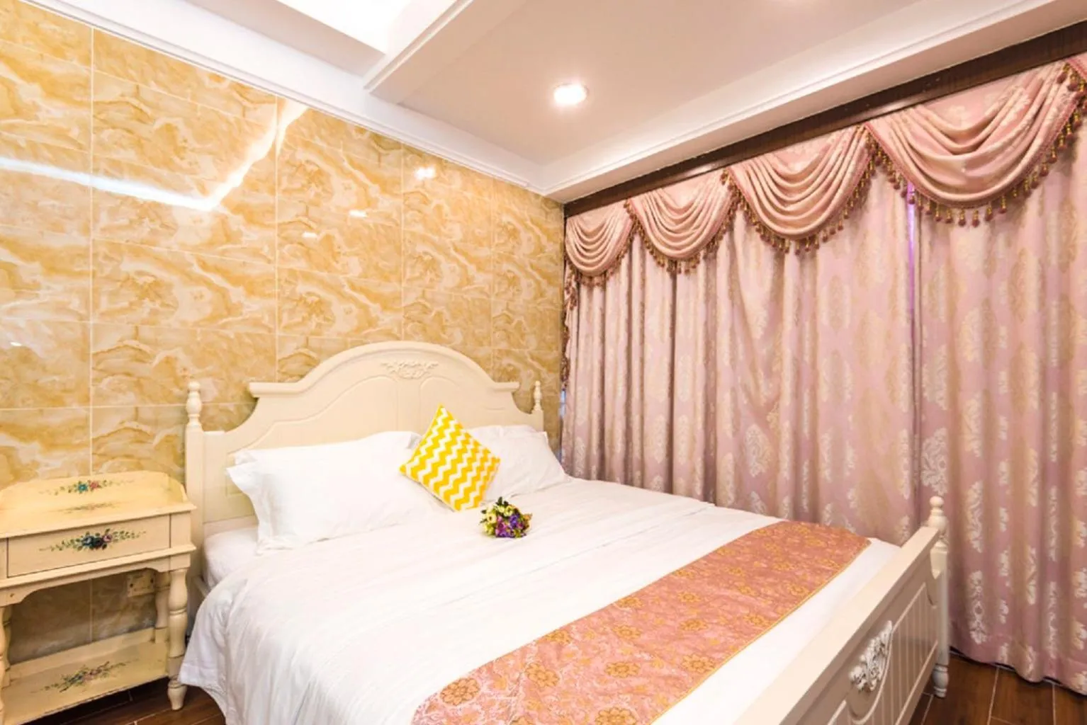 Bed in Grand Continental Apartment