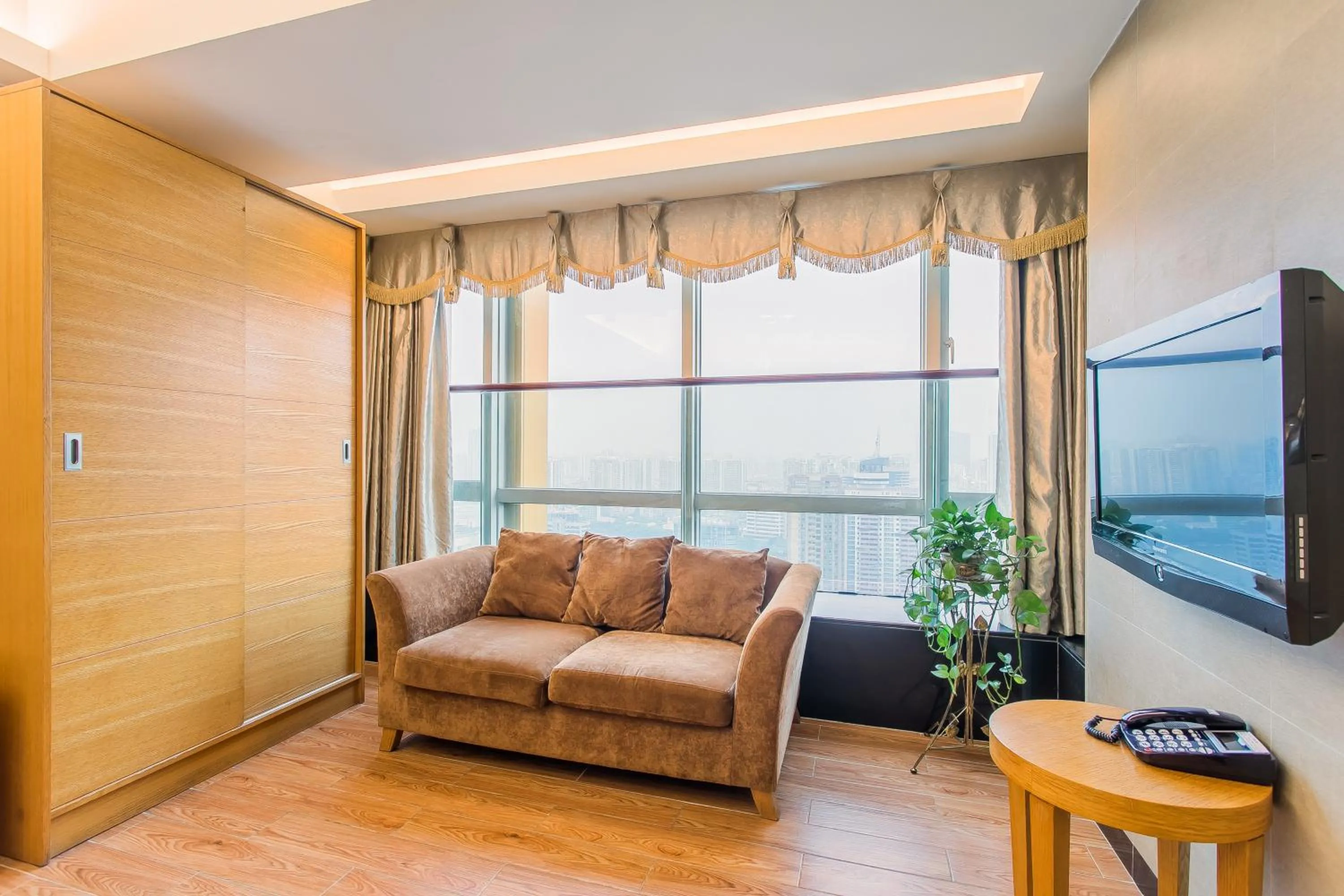 Grand Continental Apartment