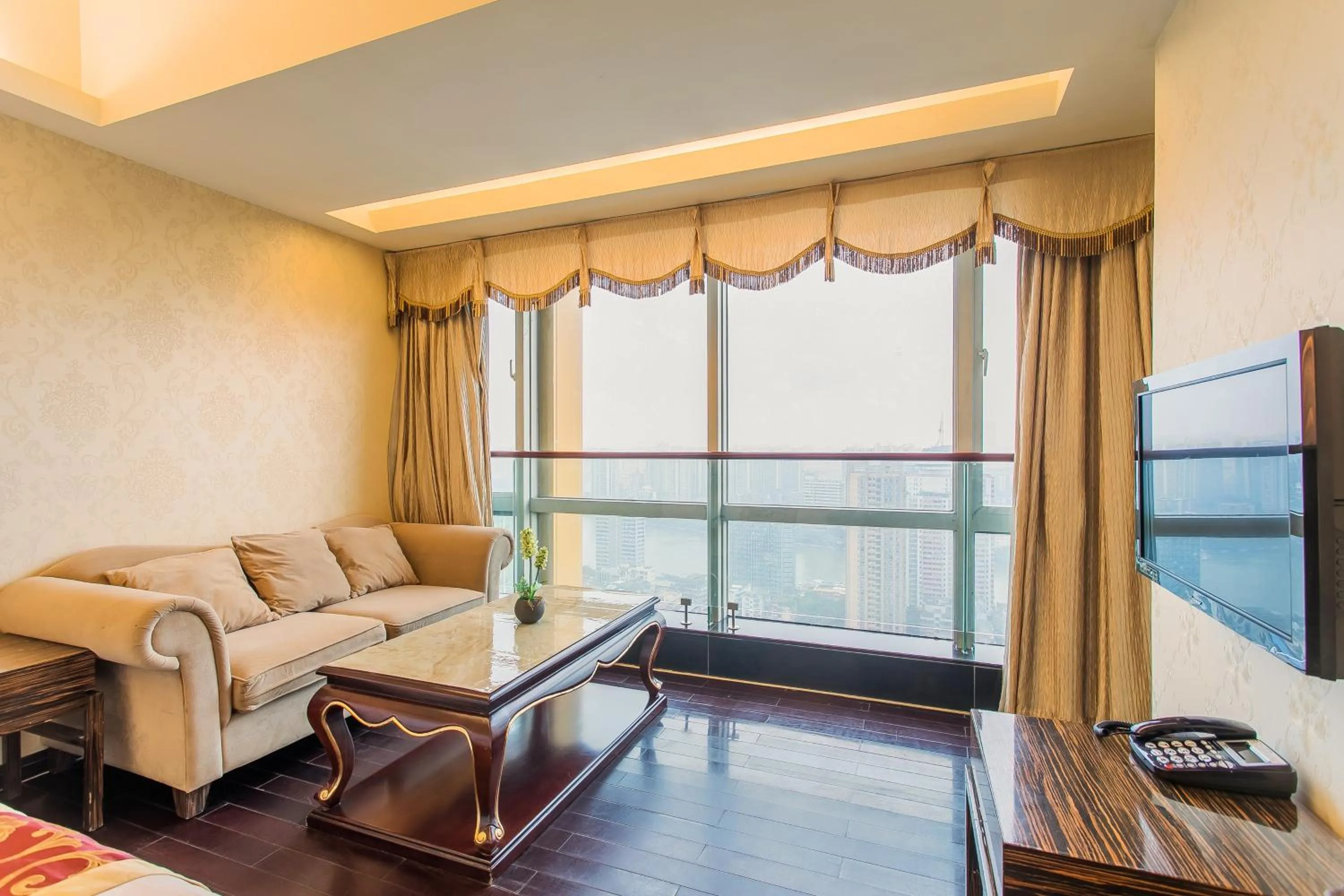 Grand Continental Apartment