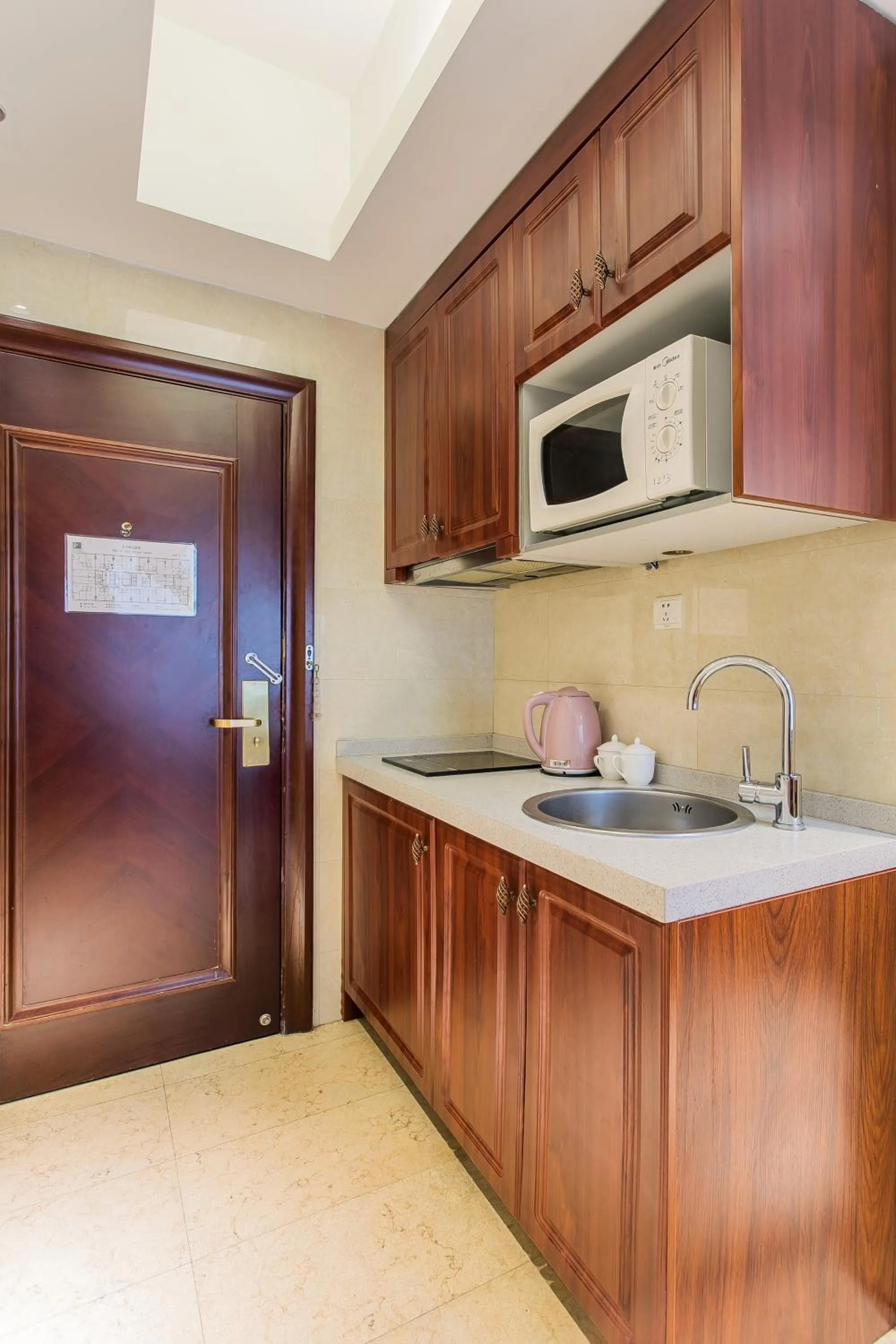 Grand Continental Apartment