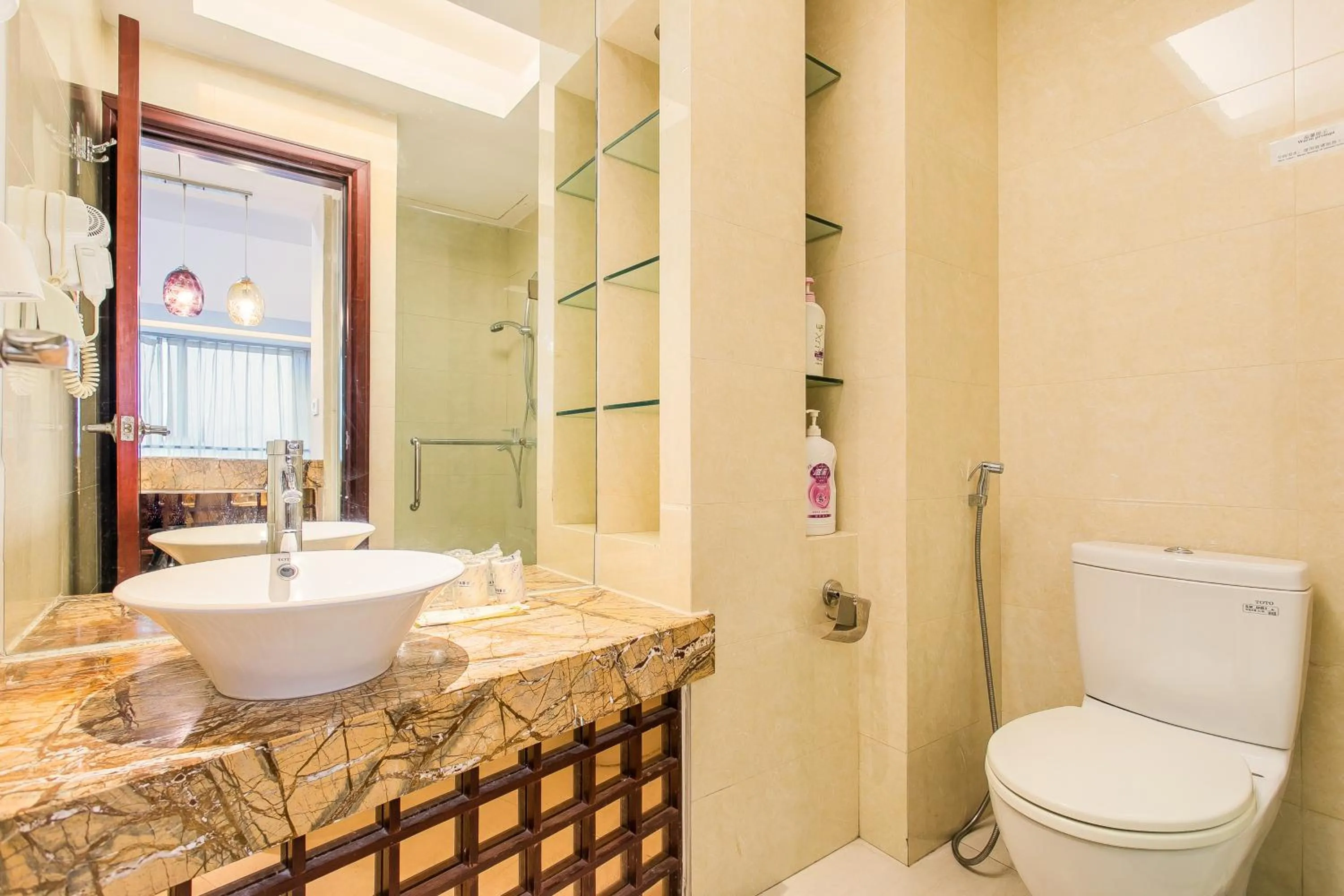 Grand Continental Apartment