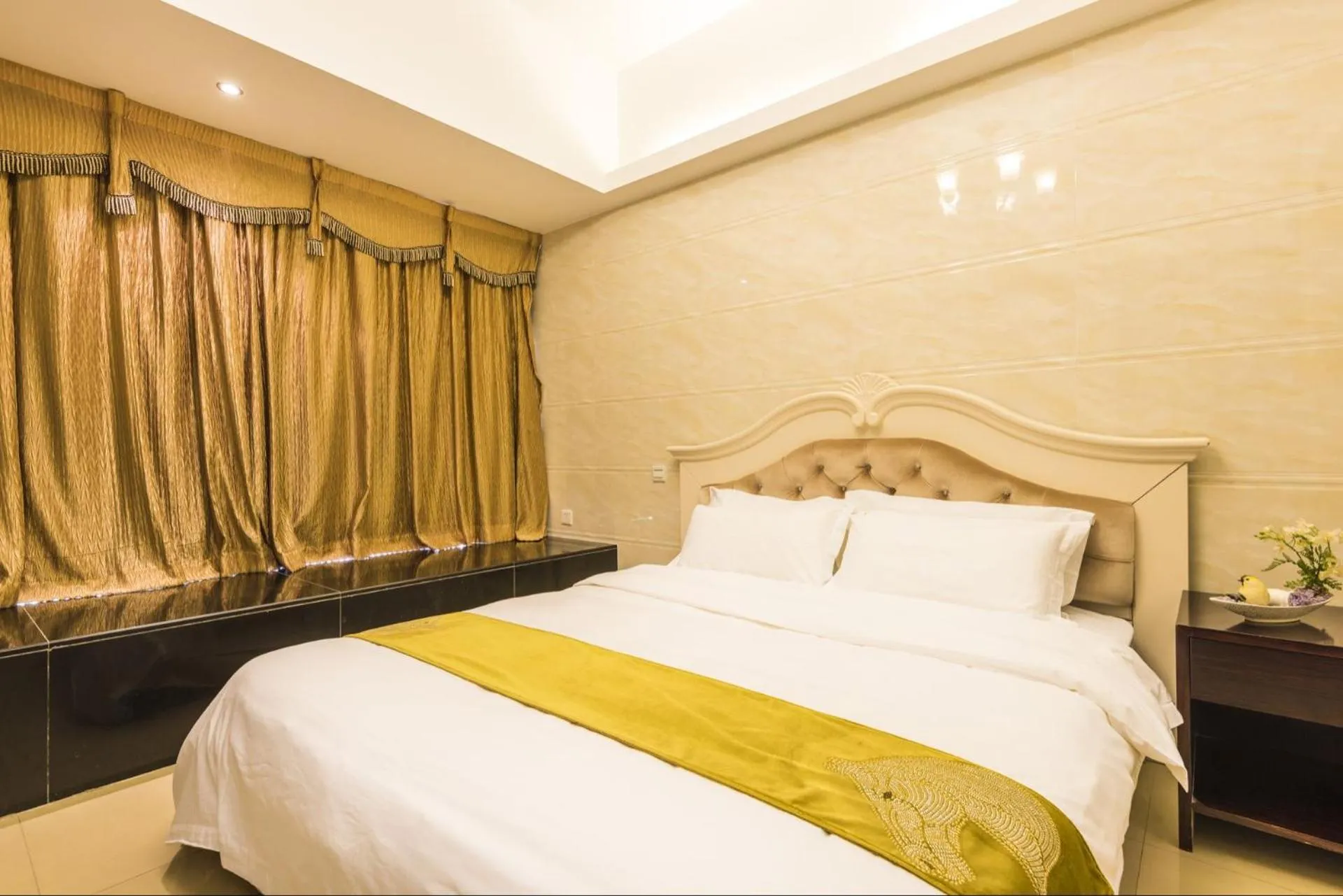 Bed in Grand Continental Apartment