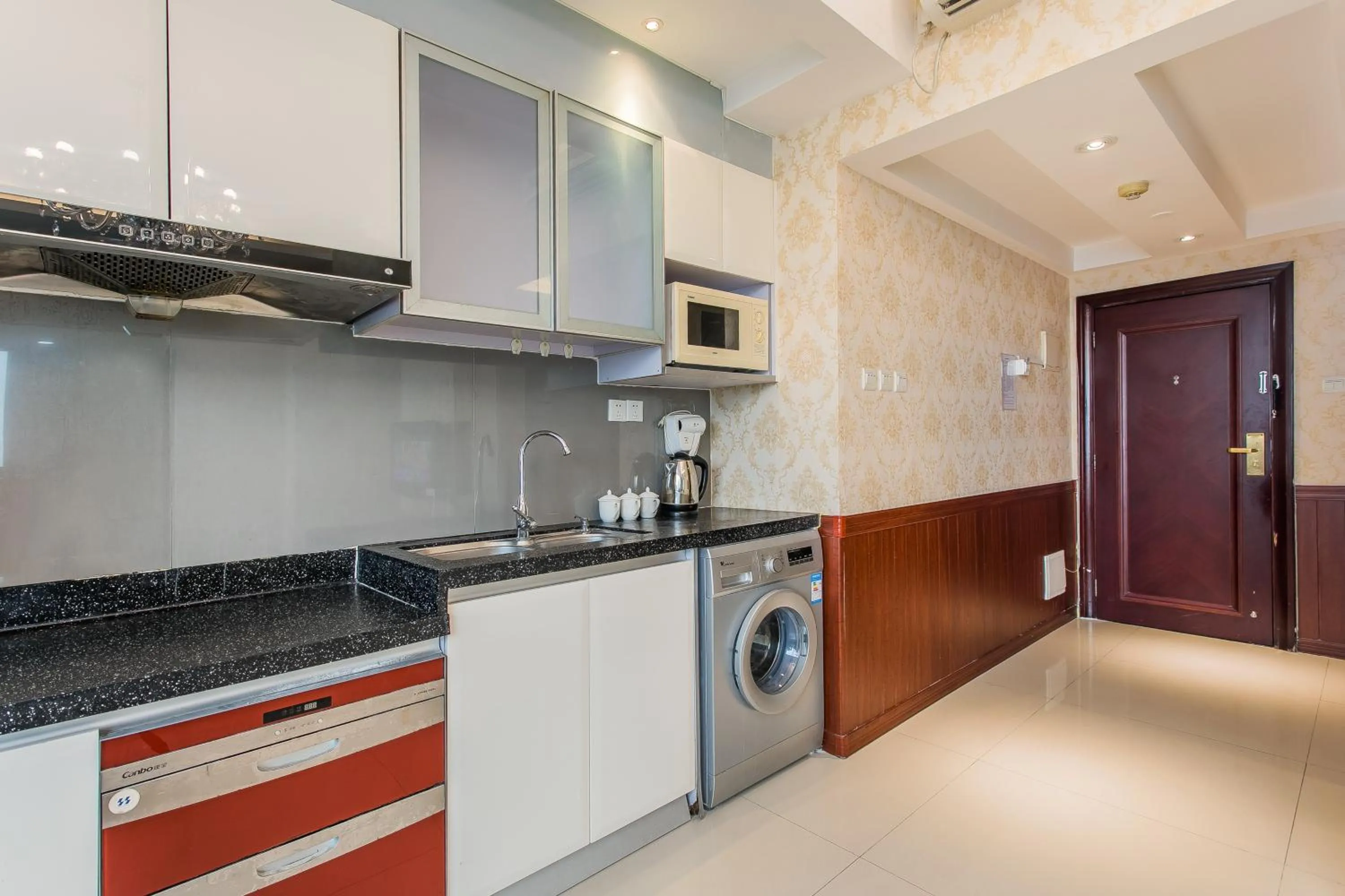 Grand Continental Apartment