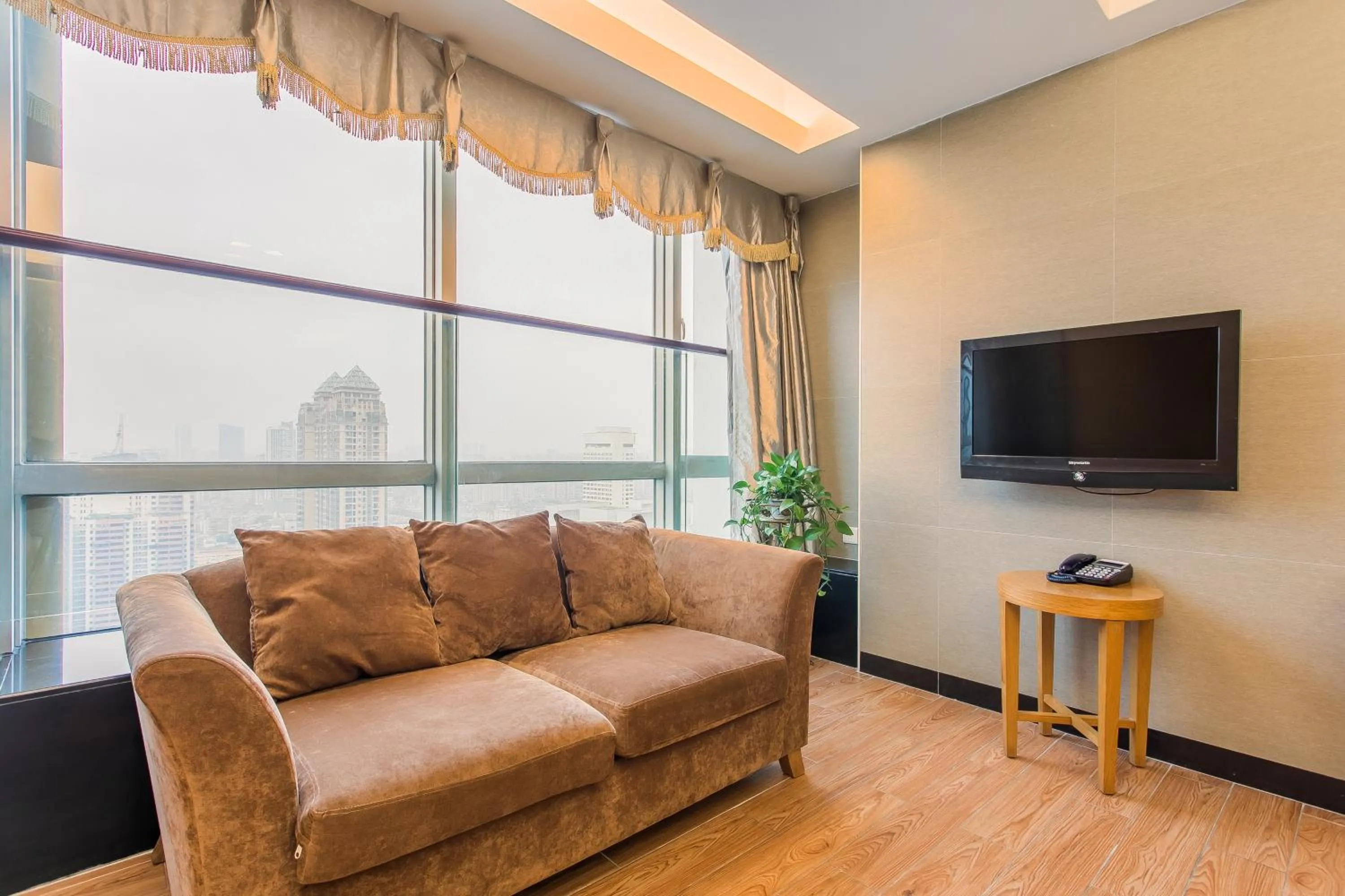 Grand Continental Apartment