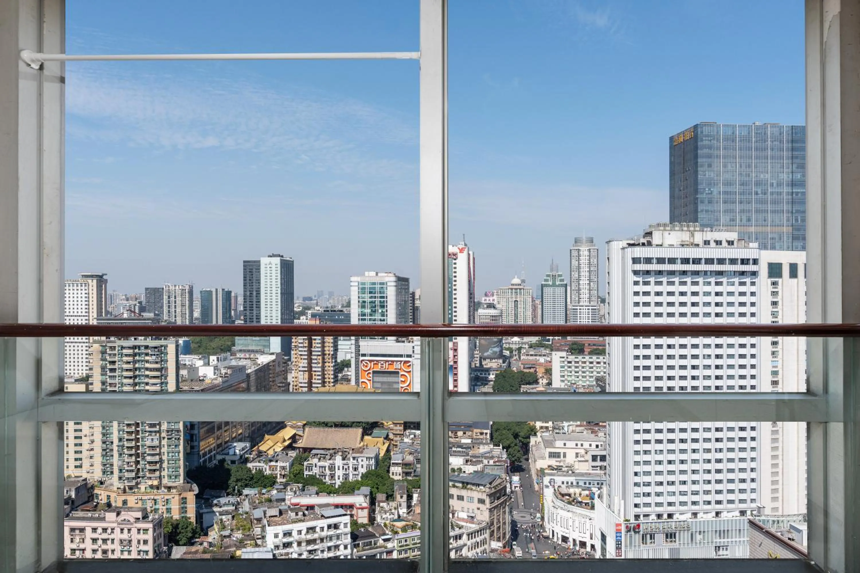 Grand Continental Apartment