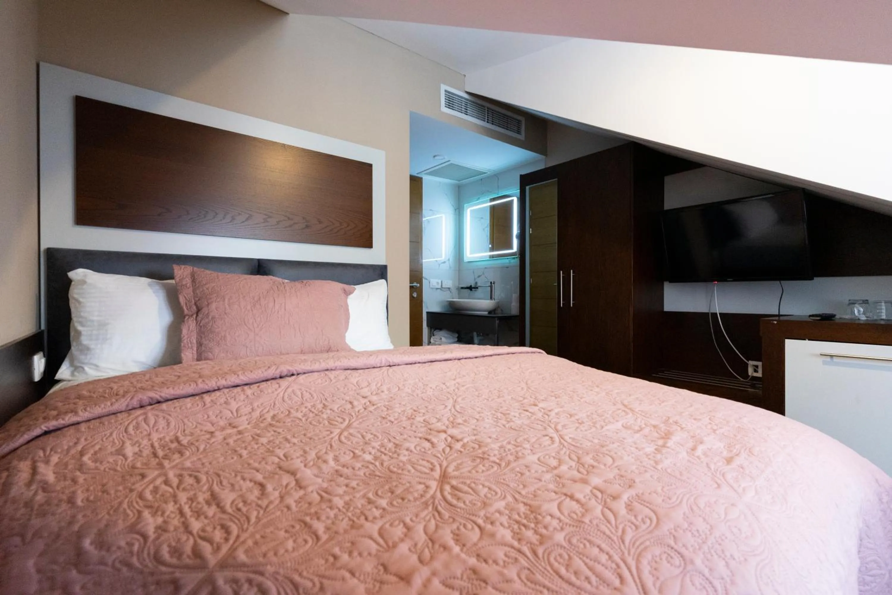 Bed in Hotel Prizreni