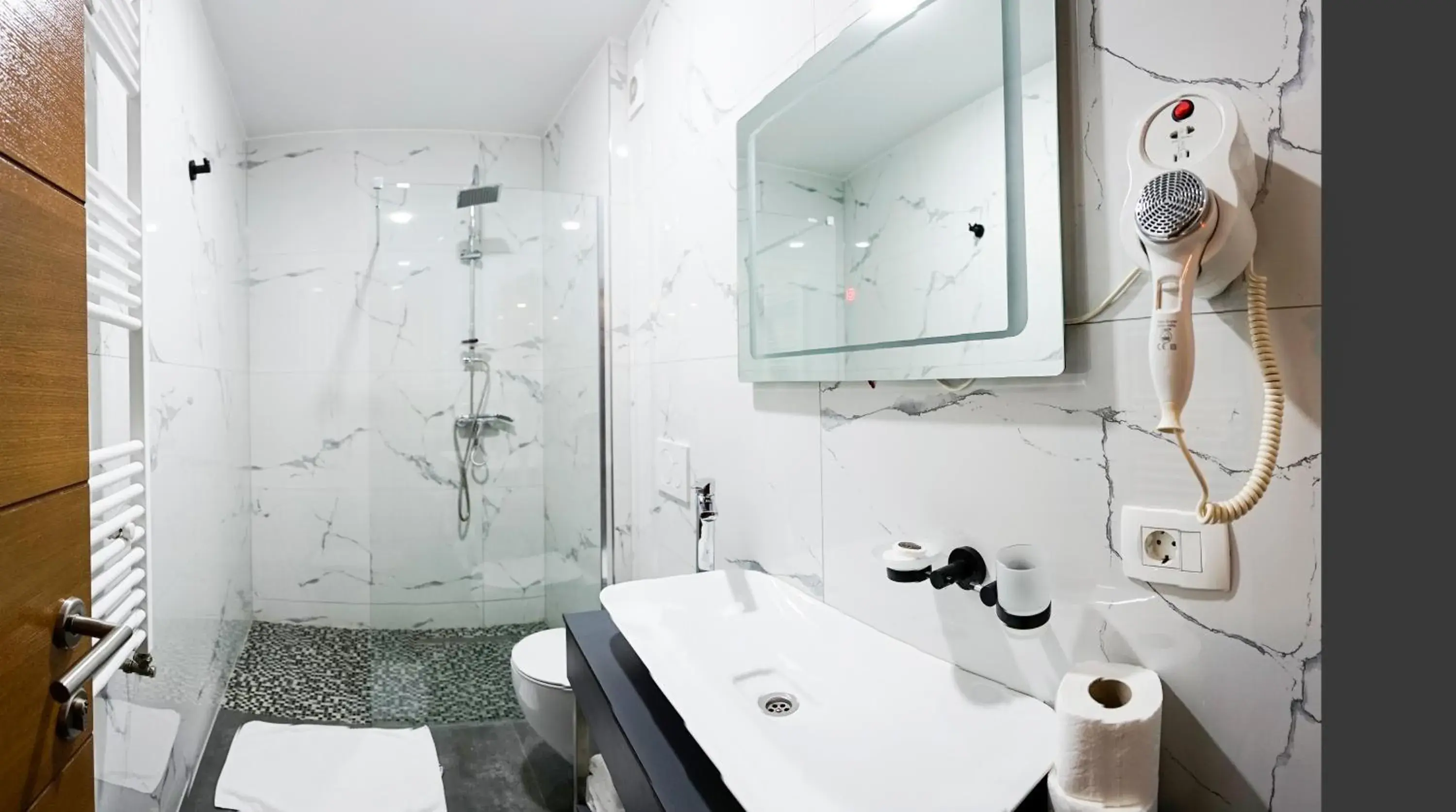 Superior Queen Room Annex - single occupancy in Hotel Prizreni Superior Queen Room Annex - single occupancy in Hotel Prizreni