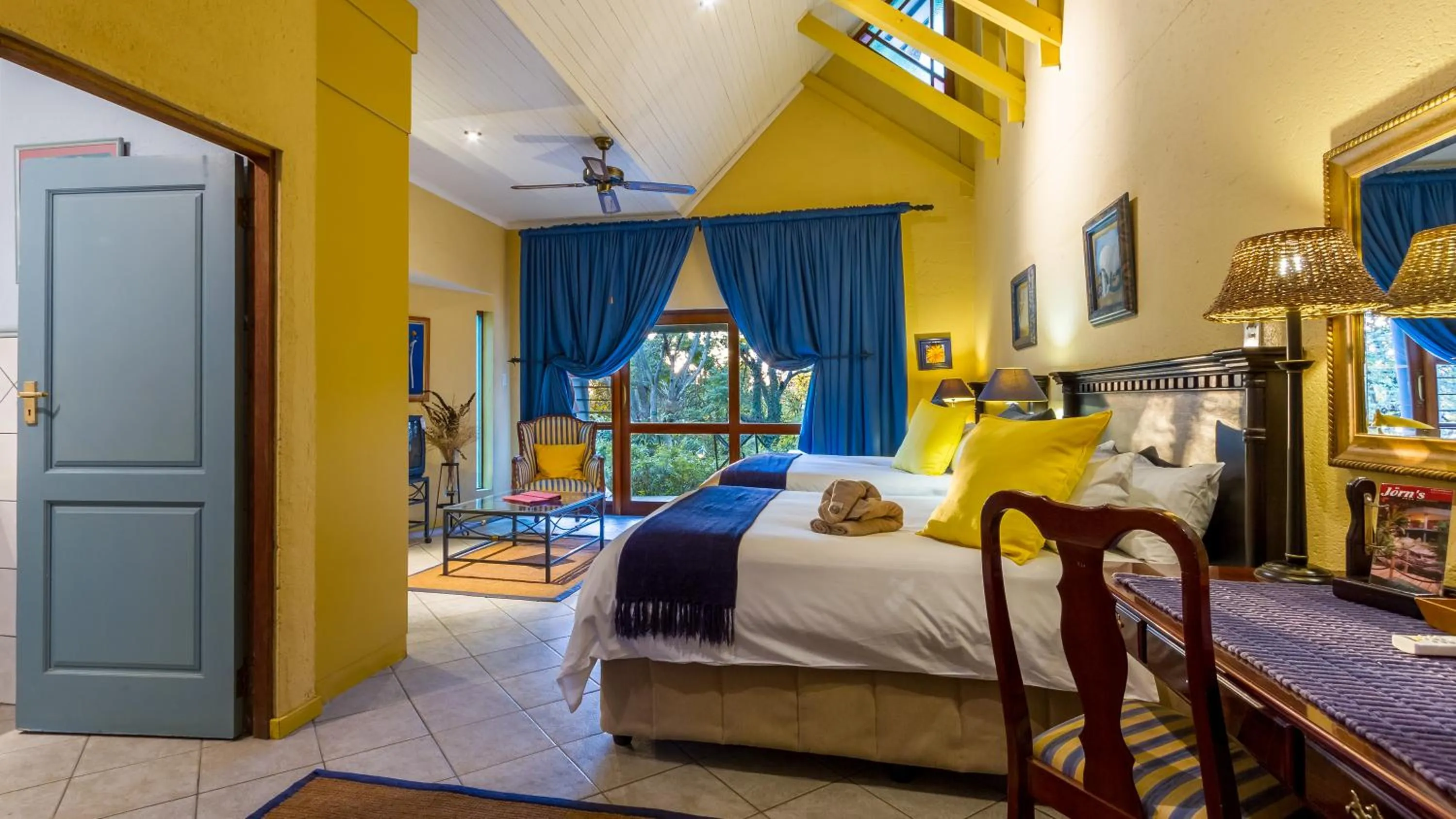 Photo of the whole room, Bed in Jörn's Gästehaus