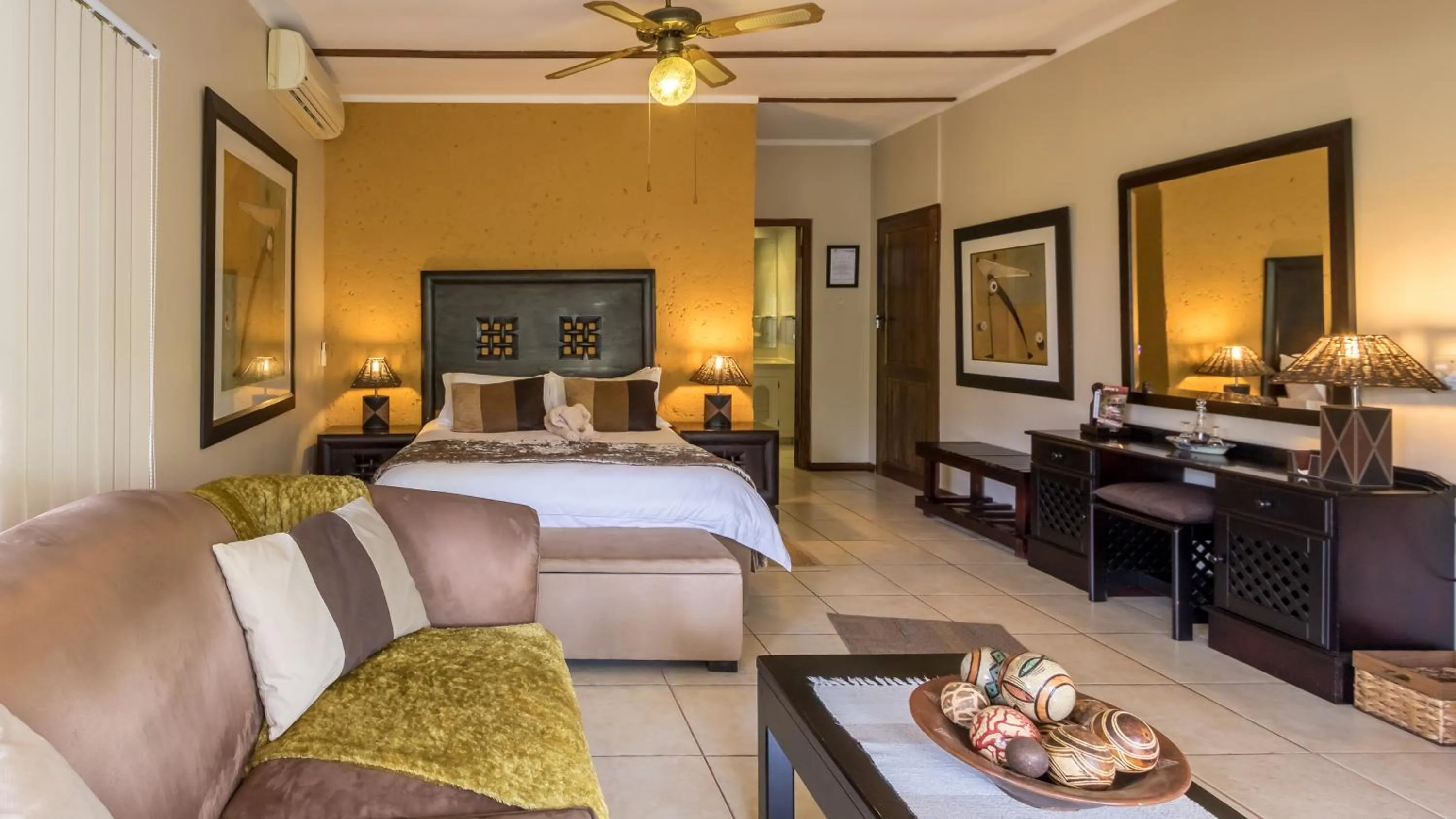 Photo of the whole room, Bed in Jörn's Gästehaus