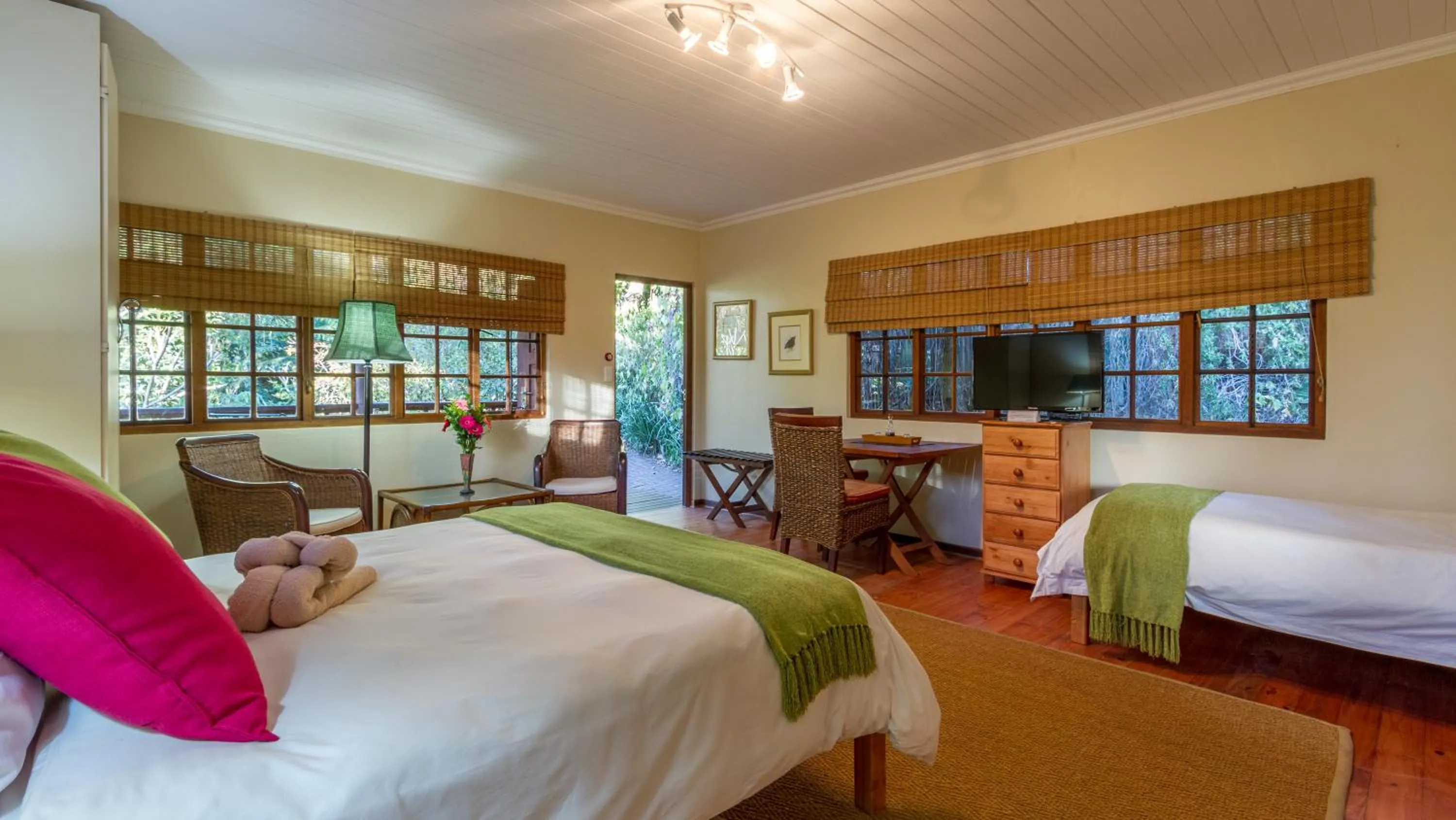 Photo of the whole room, Bed in Jörn's Gästehaus