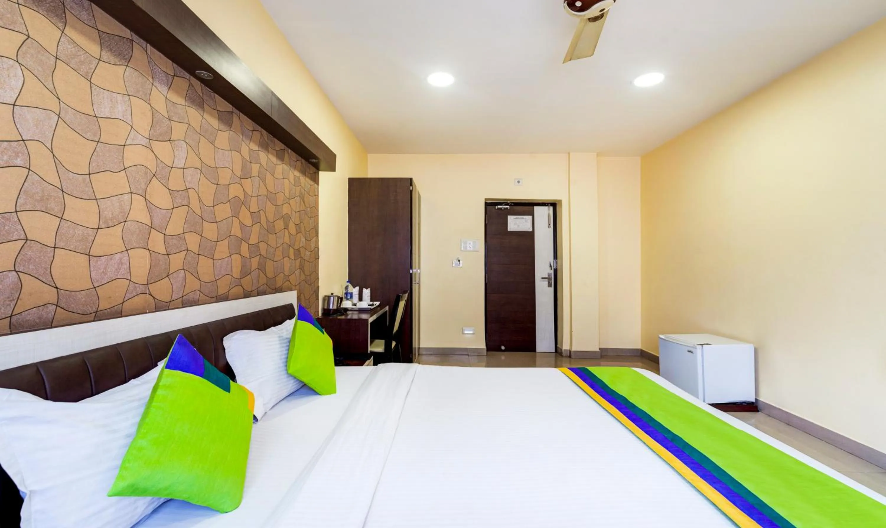 Bedroom, Bed in Treebo Pawan Putra, Kankurgachi