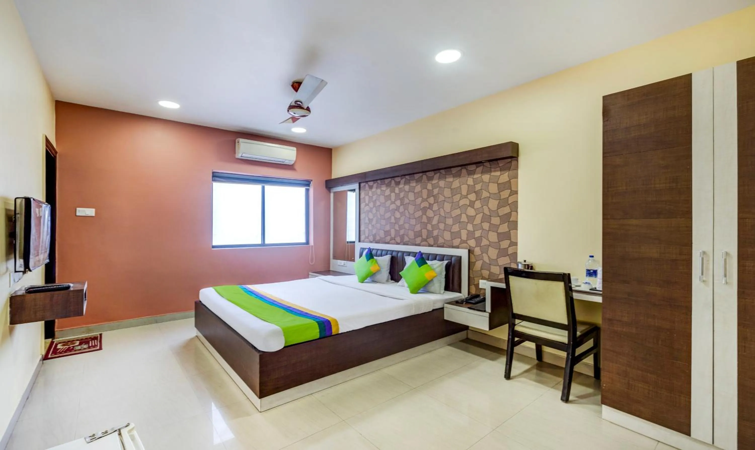 Bedroom, Bed in Treebo Pawan Putra, Kankurgachi