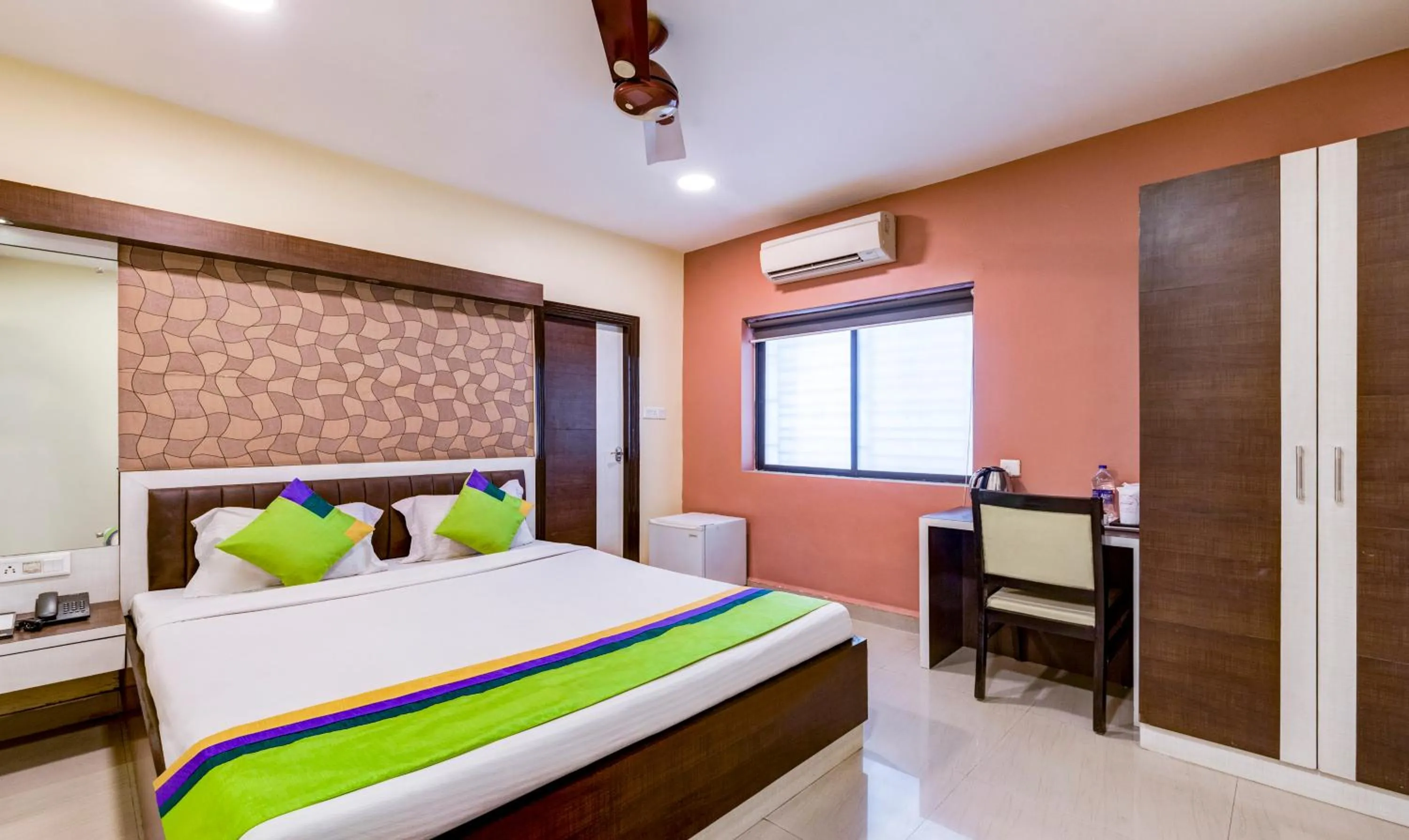 Bedroom, Bed in Treebo Pawan Putra, Kankurgachi