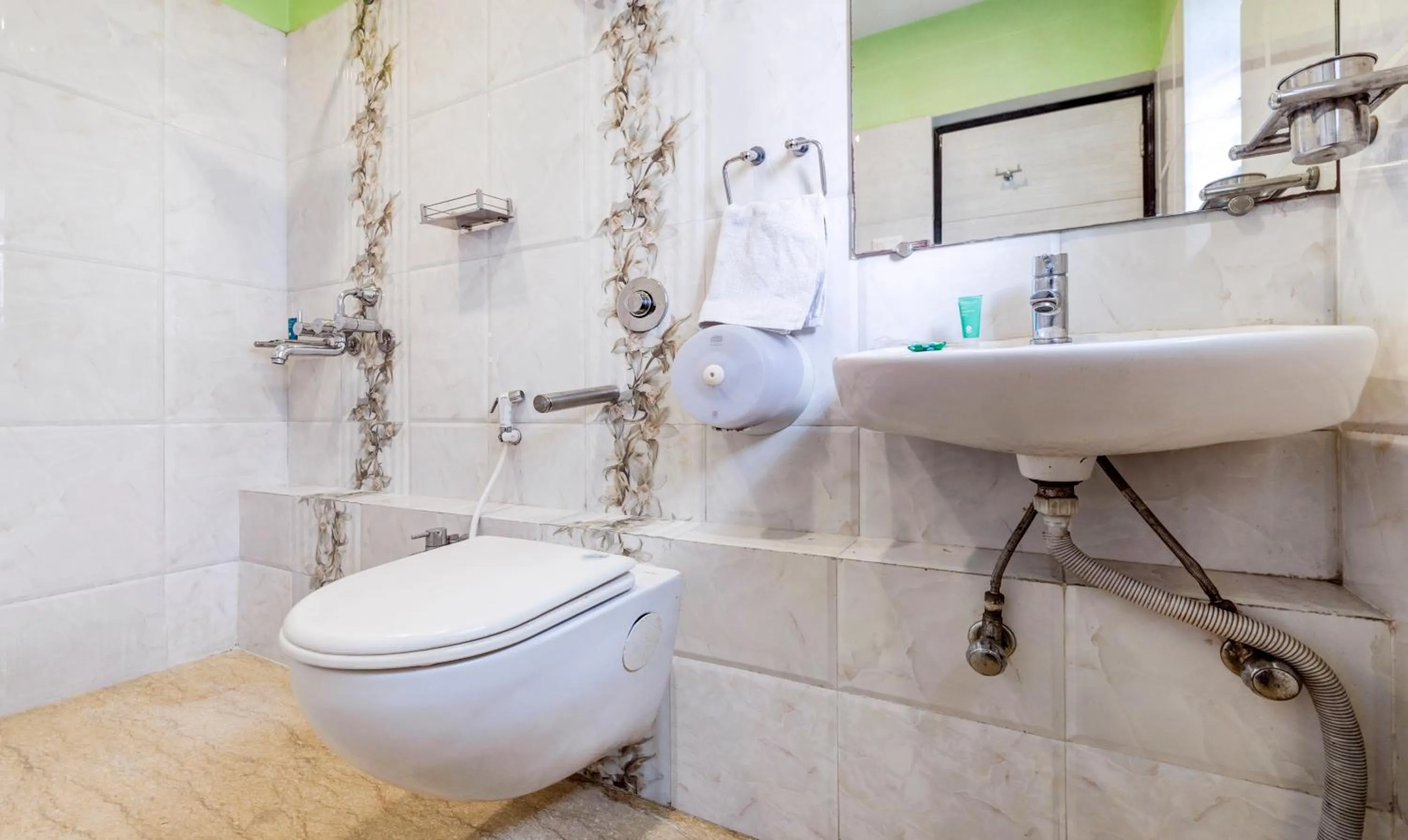 Bathroom in Treebo Pawan Putra, Kankurgachi