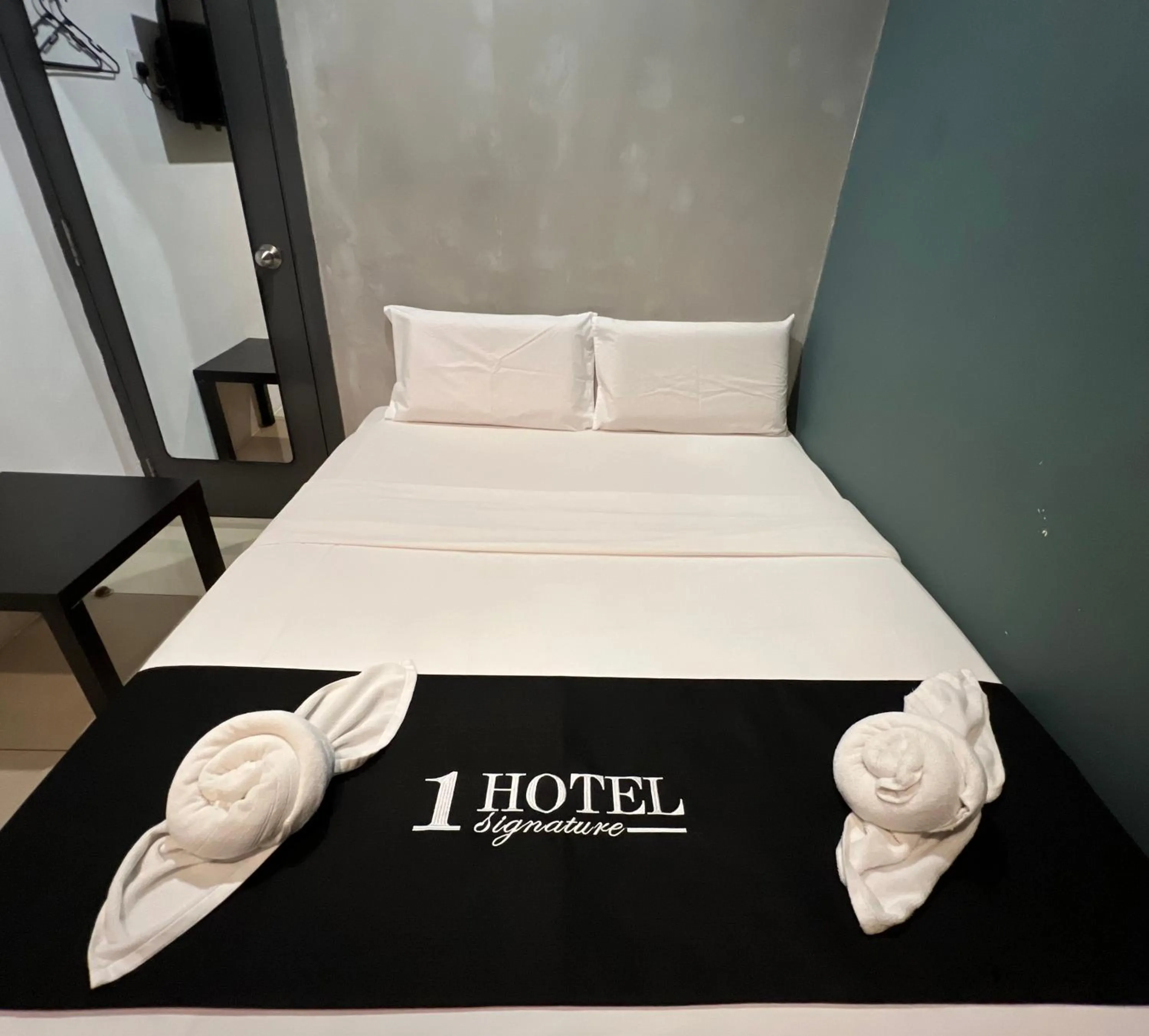Bed in 1 Hotel Taman Connaught