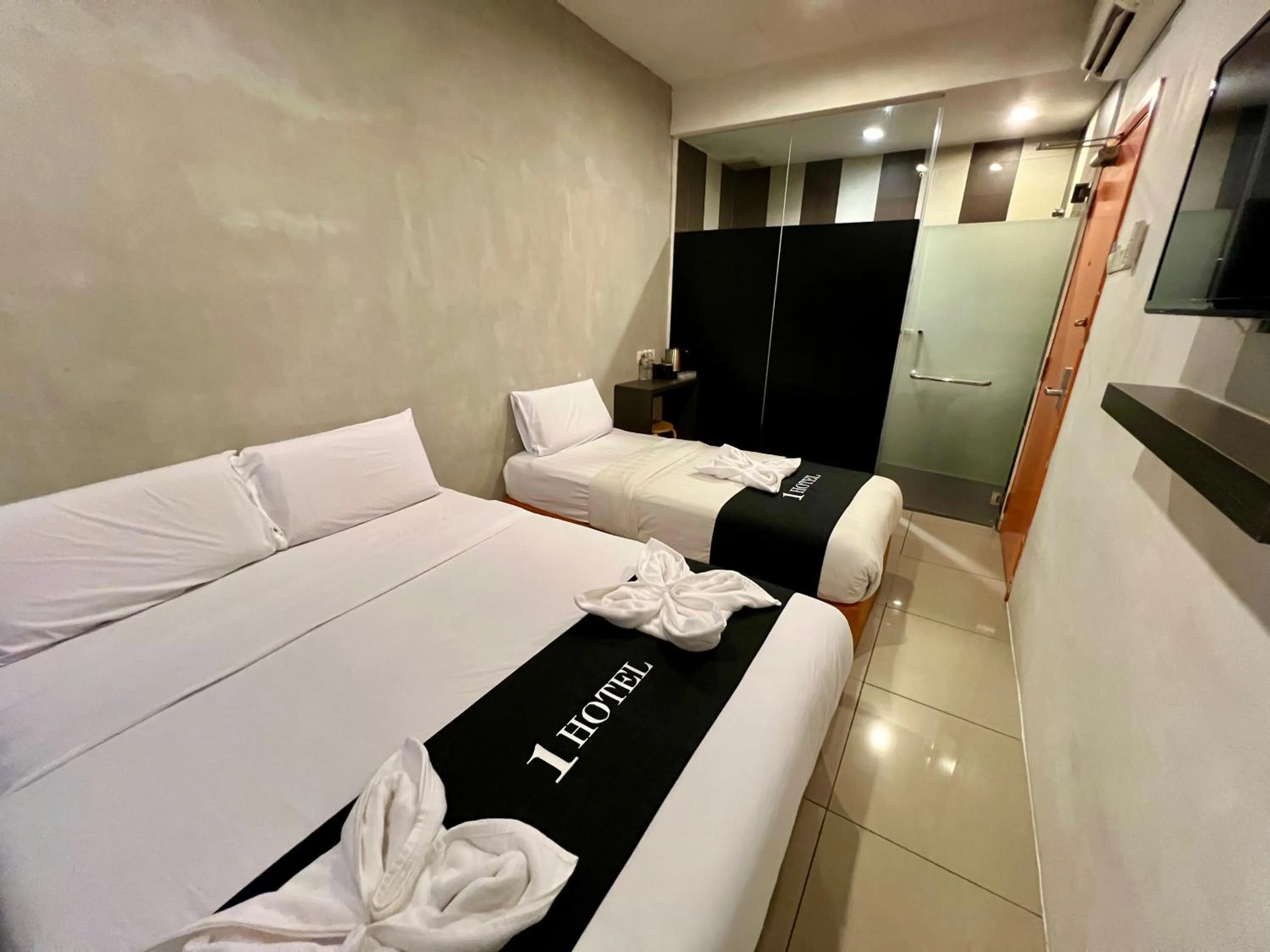 Bed in 1 Hotel Taman Connaught