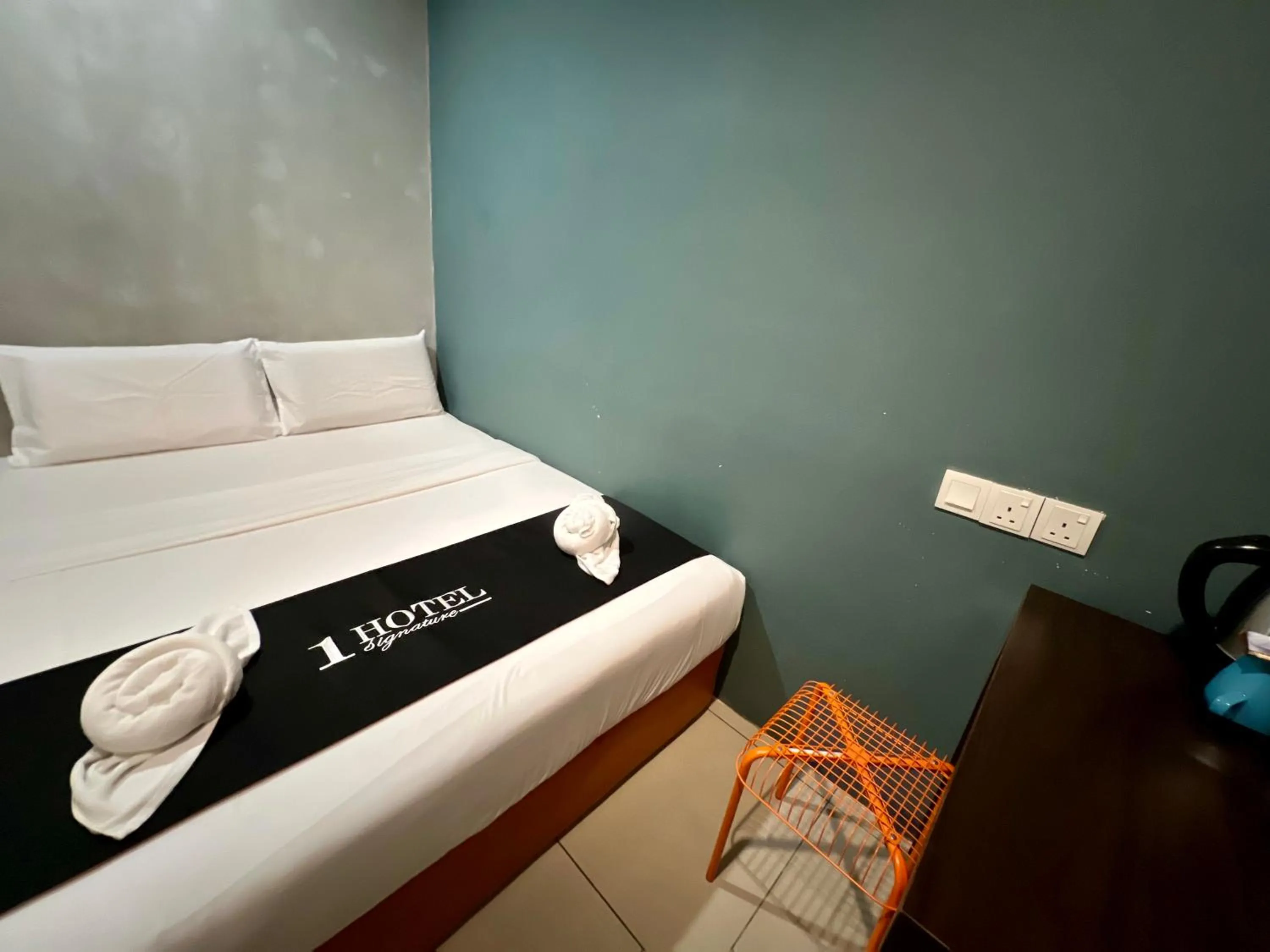 Bed in 1 Hotel Taman Connaught