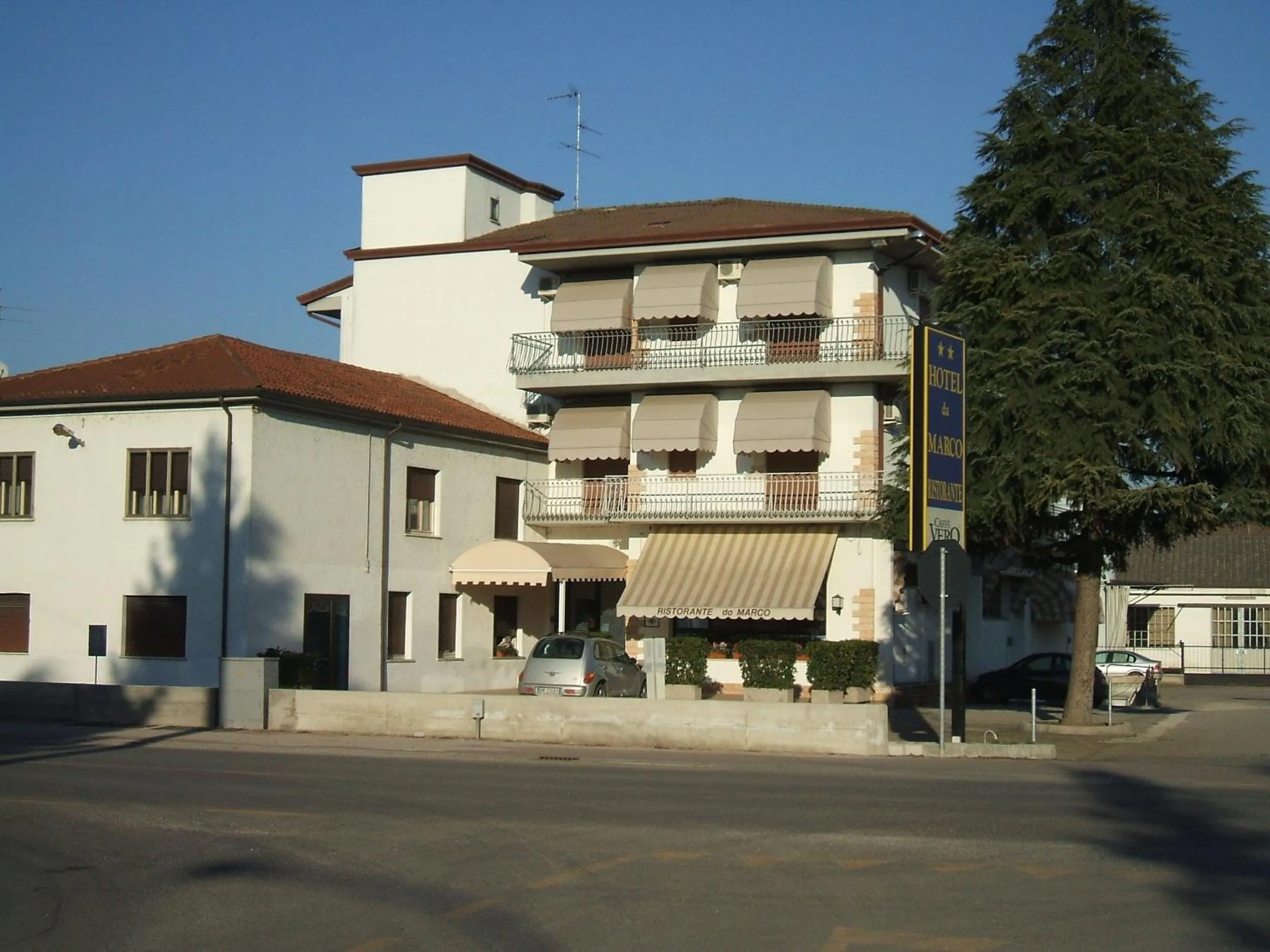 Property building in Hotel Ristorante Da Gianni