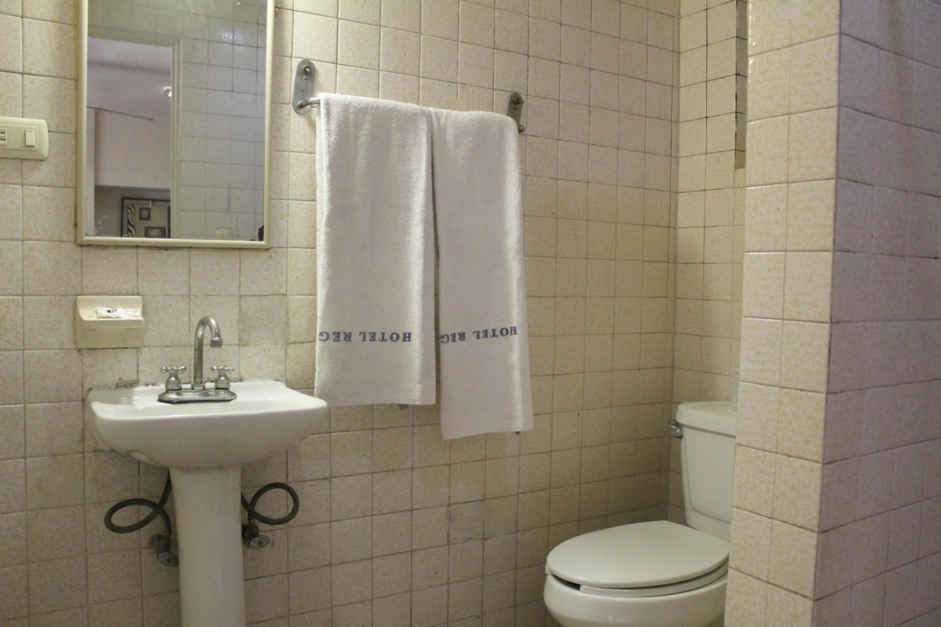 Bathroom in Hotel Regis