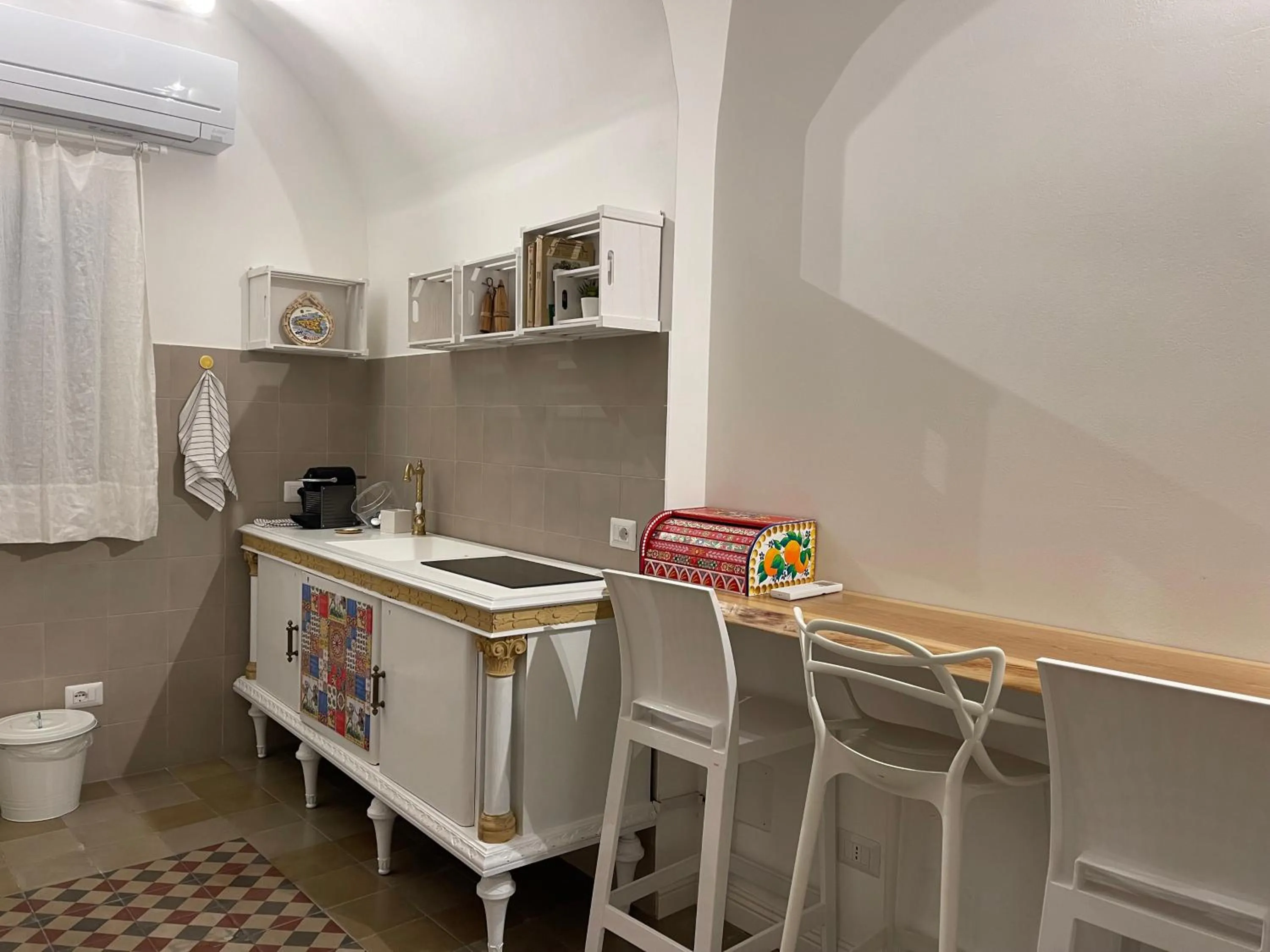 Kitchen or kitchenette in Sikelia-sicilian rooms