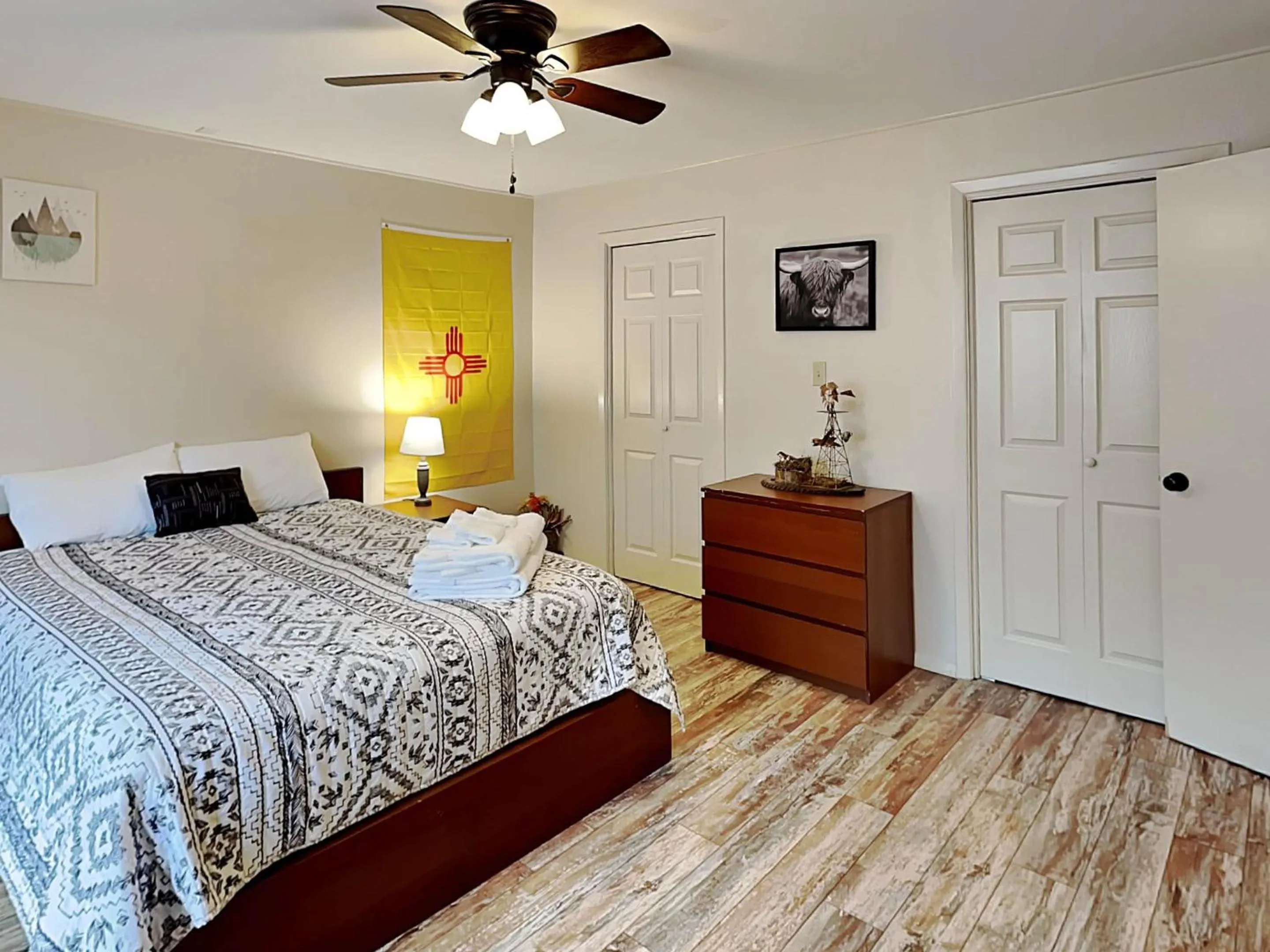 Property building, Bed in Elks Landing