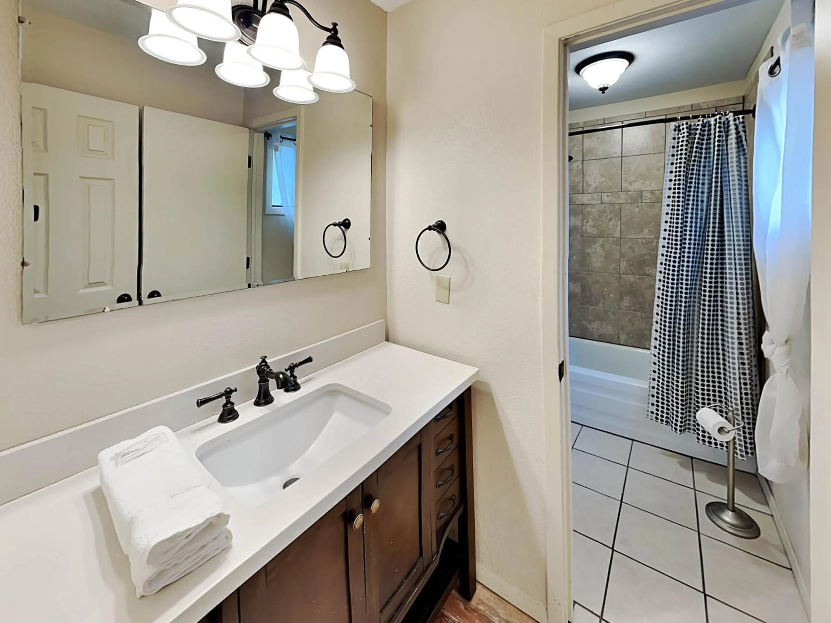 Property building in Elks Landing