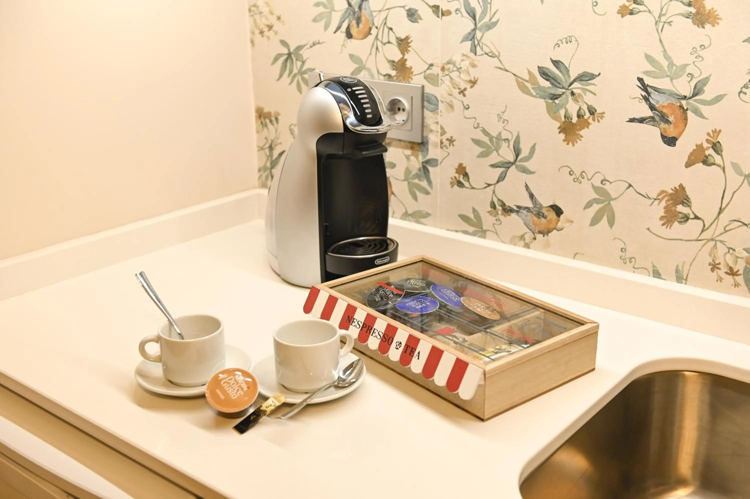 Coffee/tea facilities in Palacete 1620, Premium Suites, Only adults