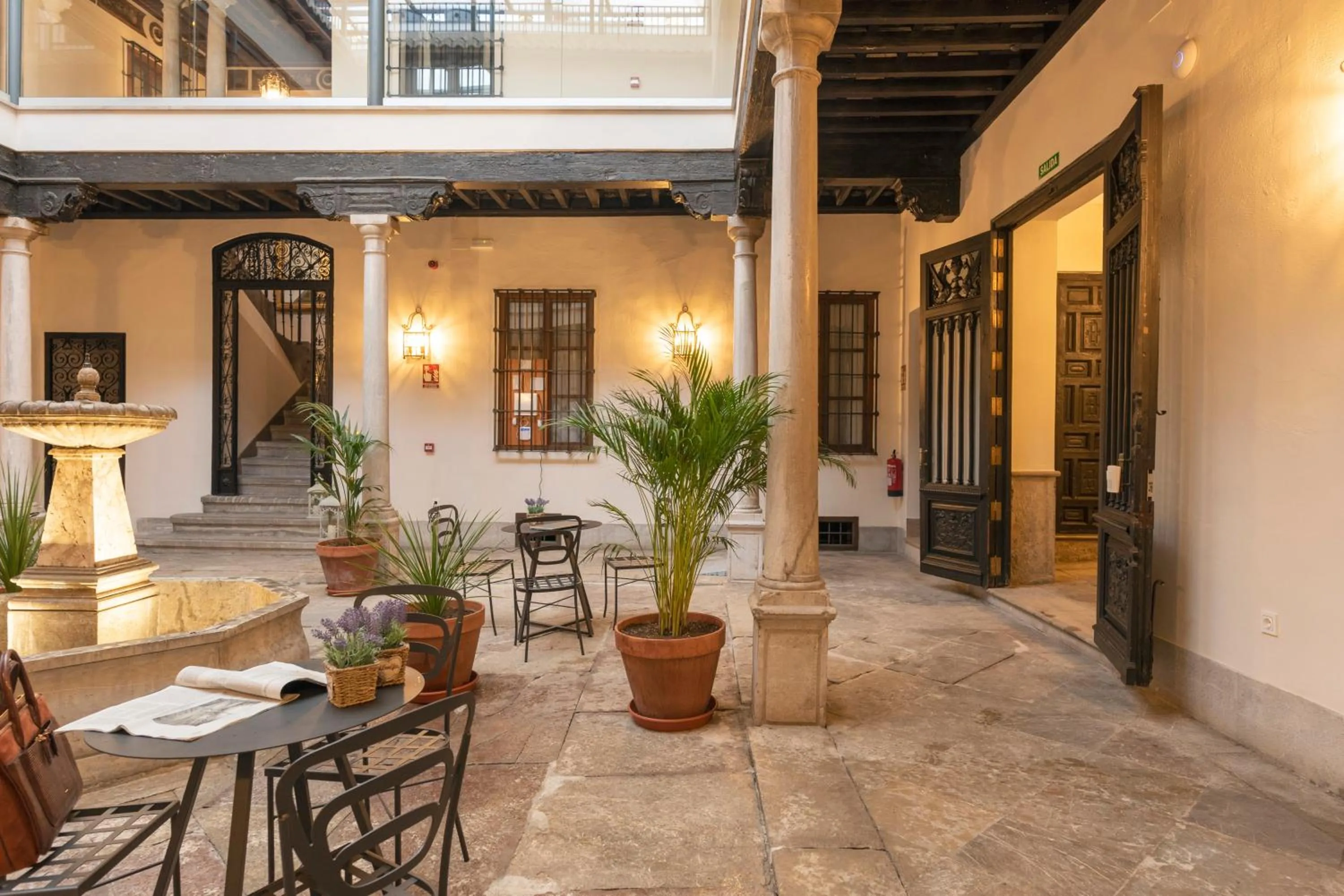 Patio in Palacete 1620, Premium Suites, Only adults