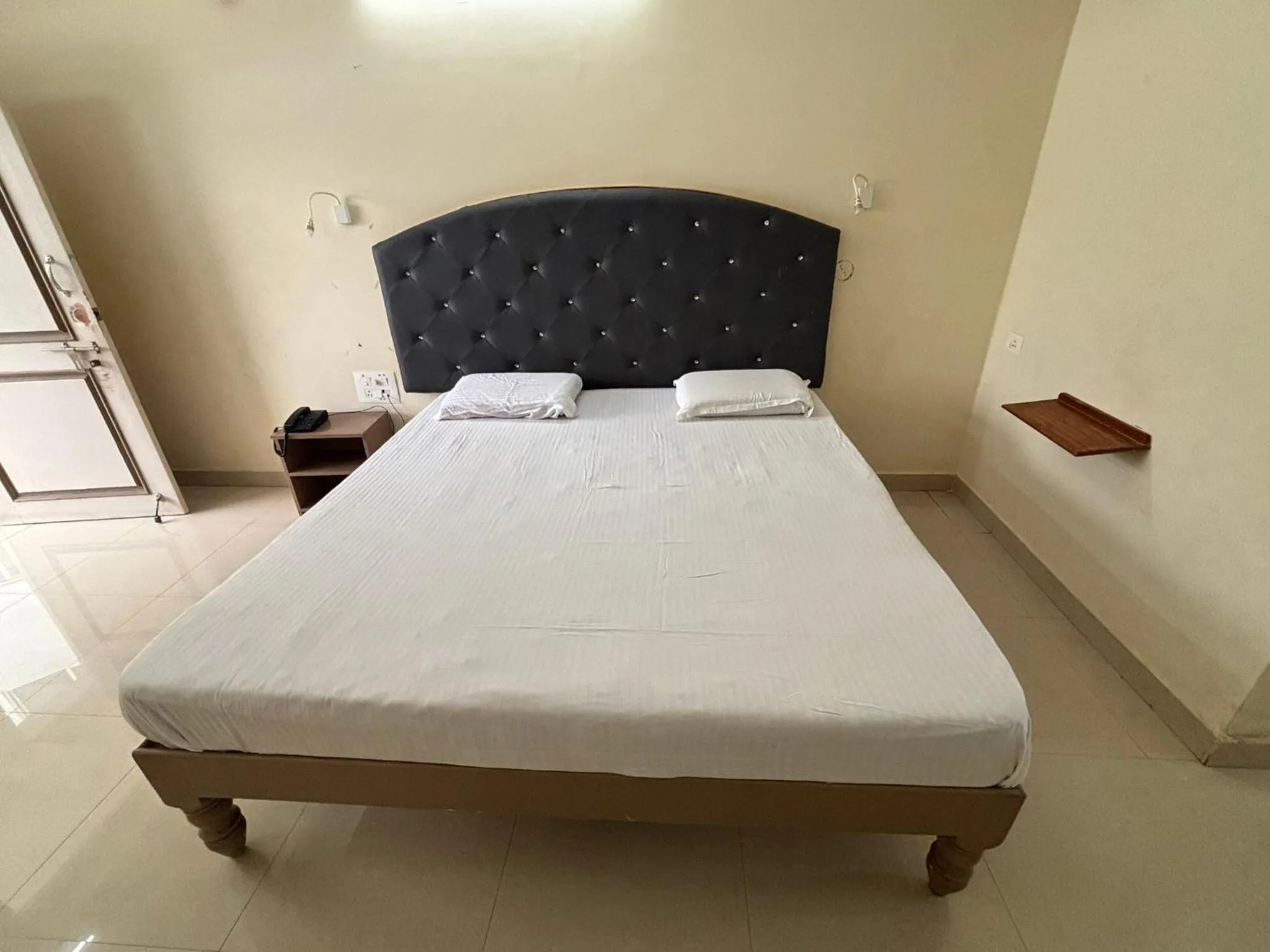 Bed in Srinivasa Hotel
