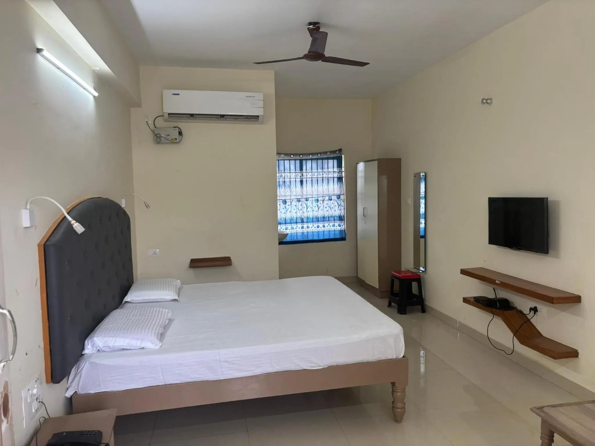 Bed in Srinivasa Hotel