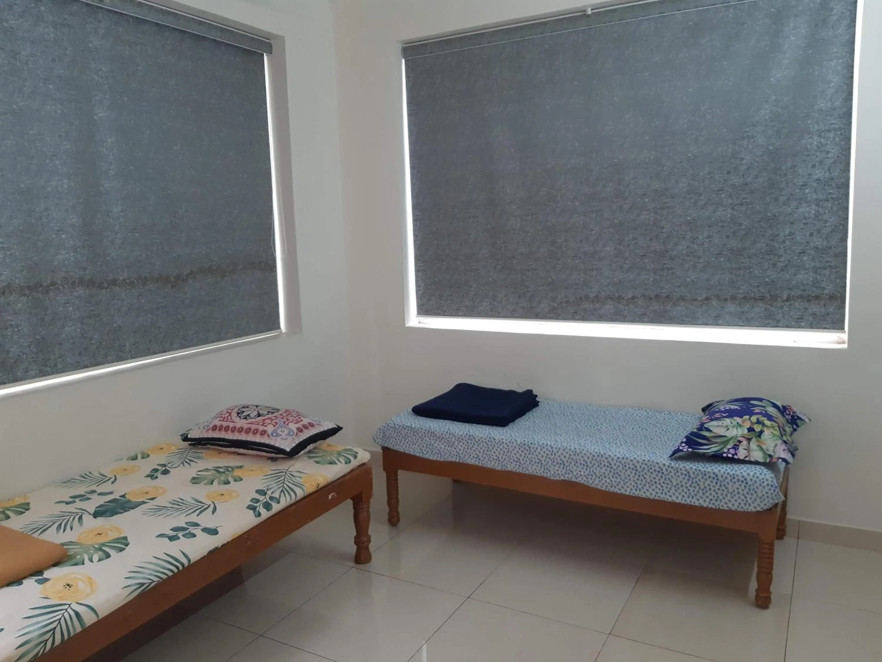 Living room, Bed in Srinivasa Hotel
