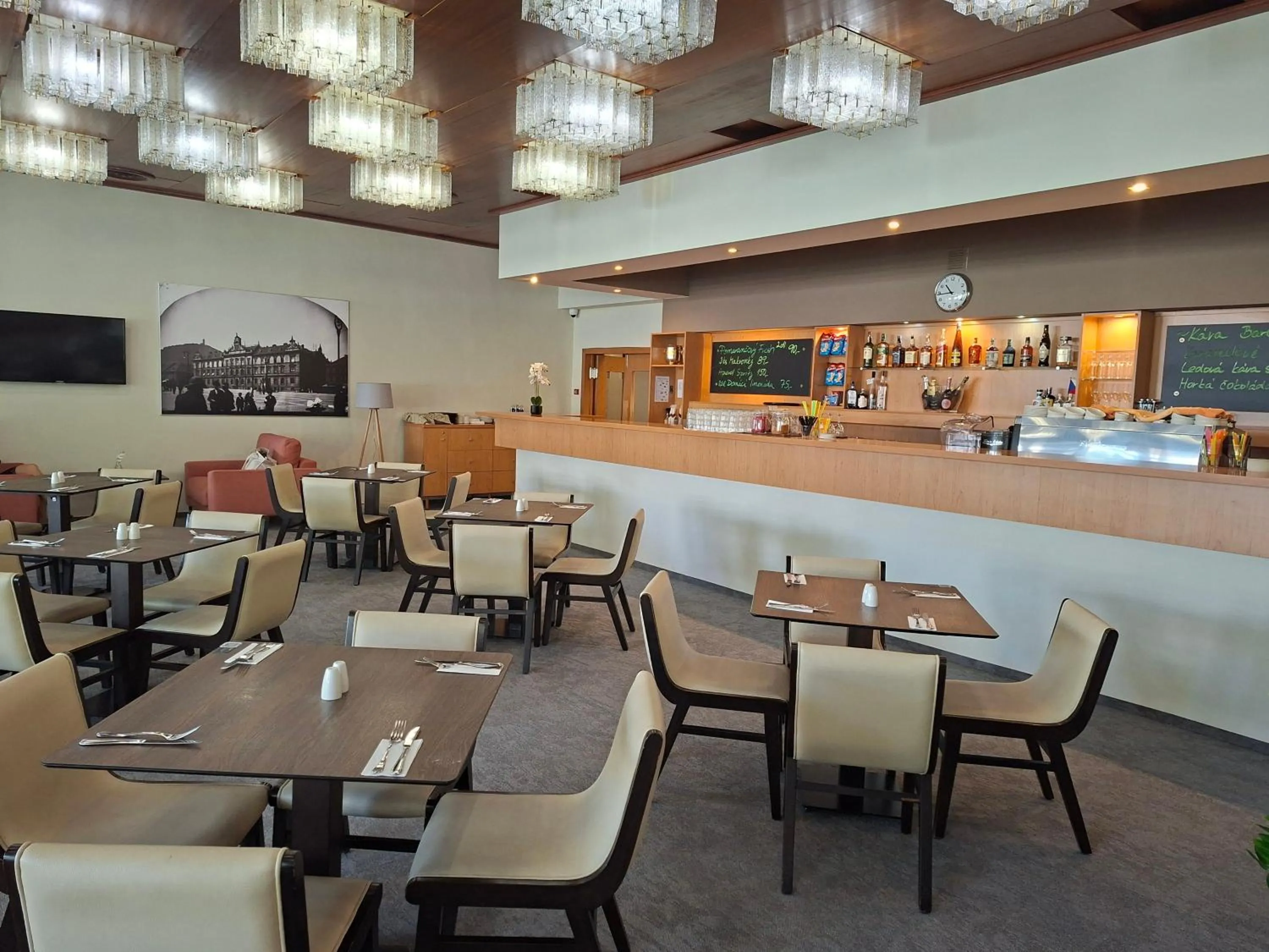 Restaurant/places to eat in Hotel Cascade