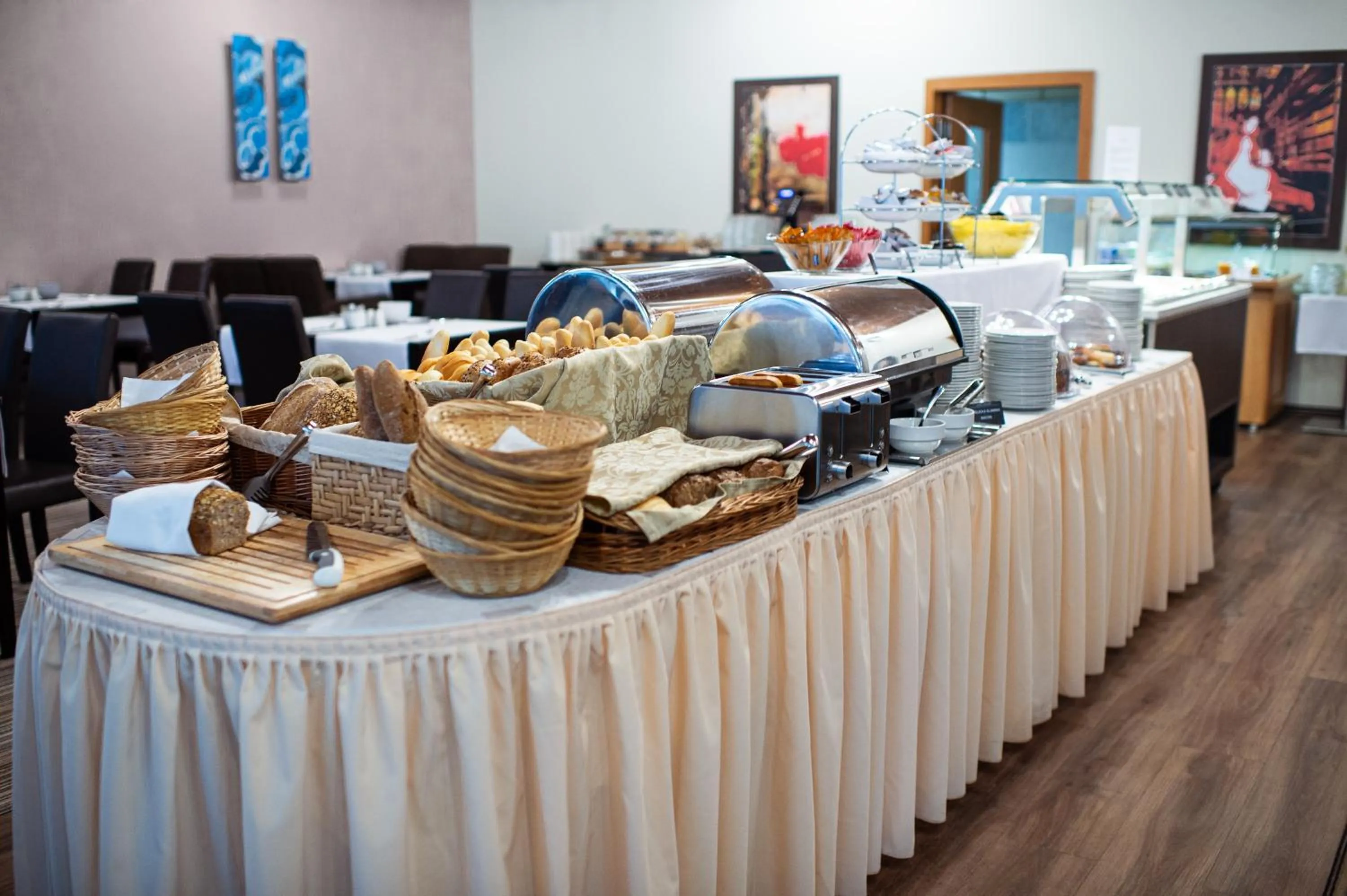 Restaurant/places to eat in Hotel Cascade