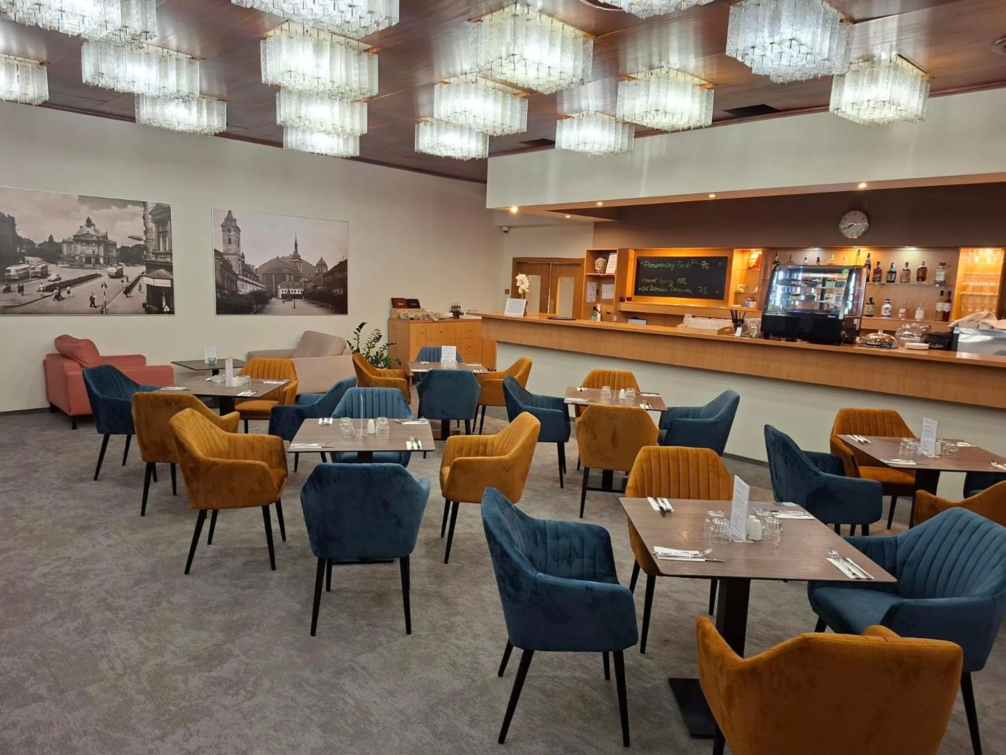 Restaurant/places to eat in Hotel Cascade