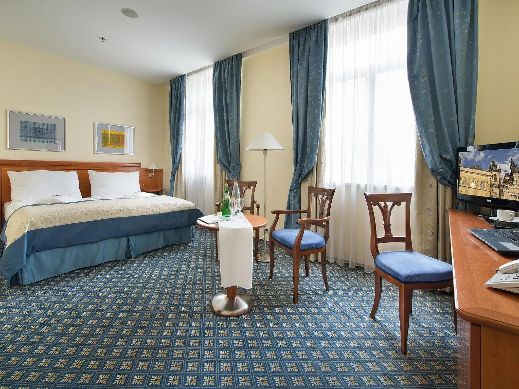 Business Double Room in Ramada Prague City Centre Business Double Room in Ramada Prague City Centre