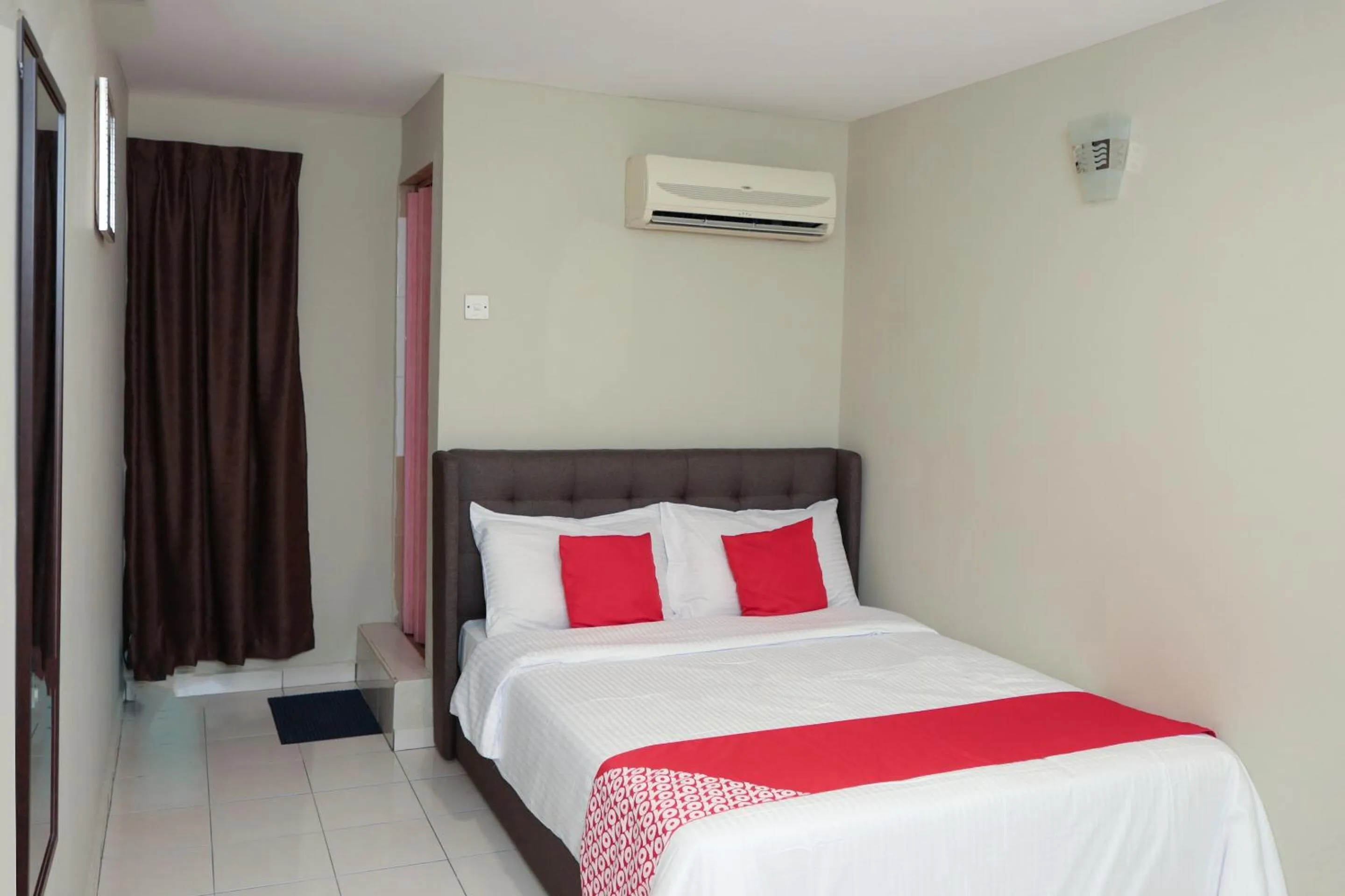 Bedroom in Hotel O Prima Saujana Budget Hotel