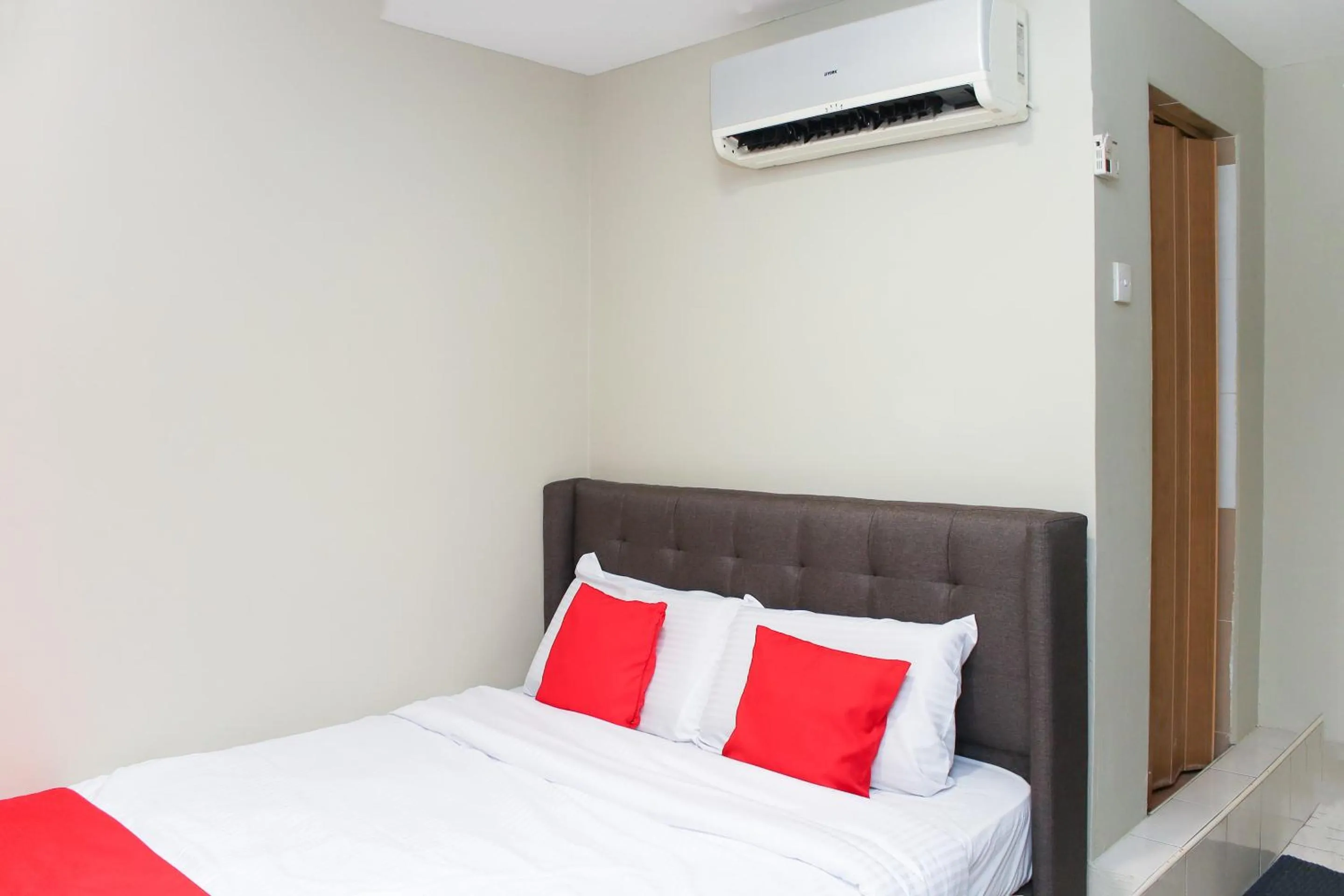 Bedroom in Hotel O Prima Saujana Budget Hotel