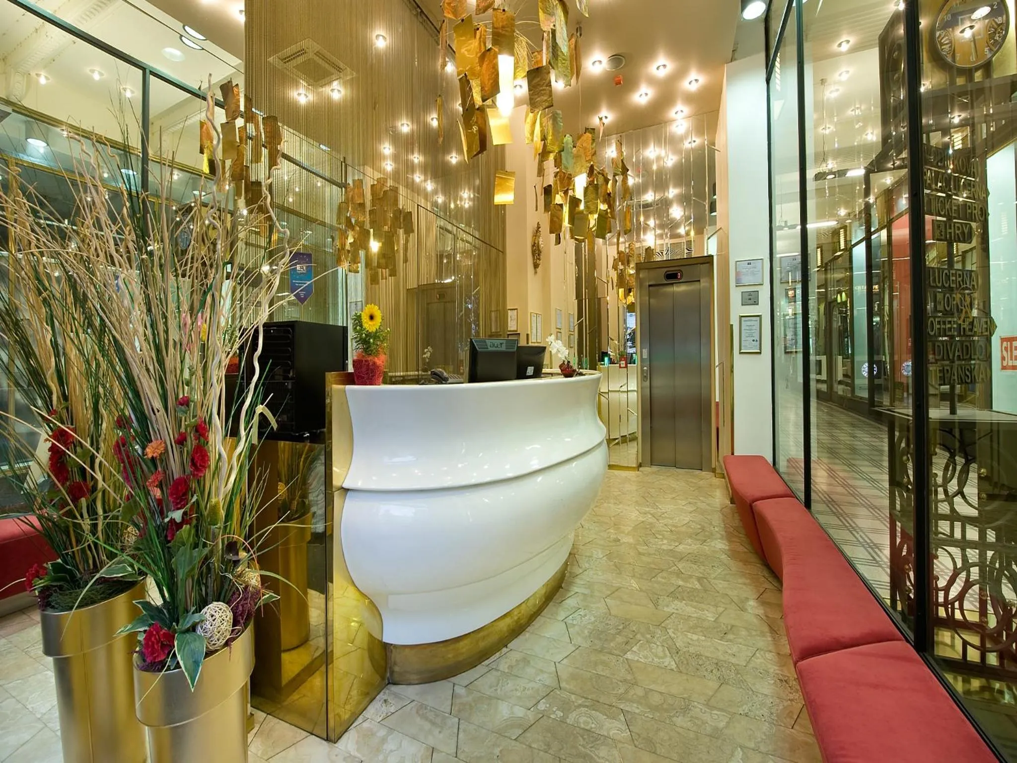 Lobby or reception in EA Hotel Rokoko