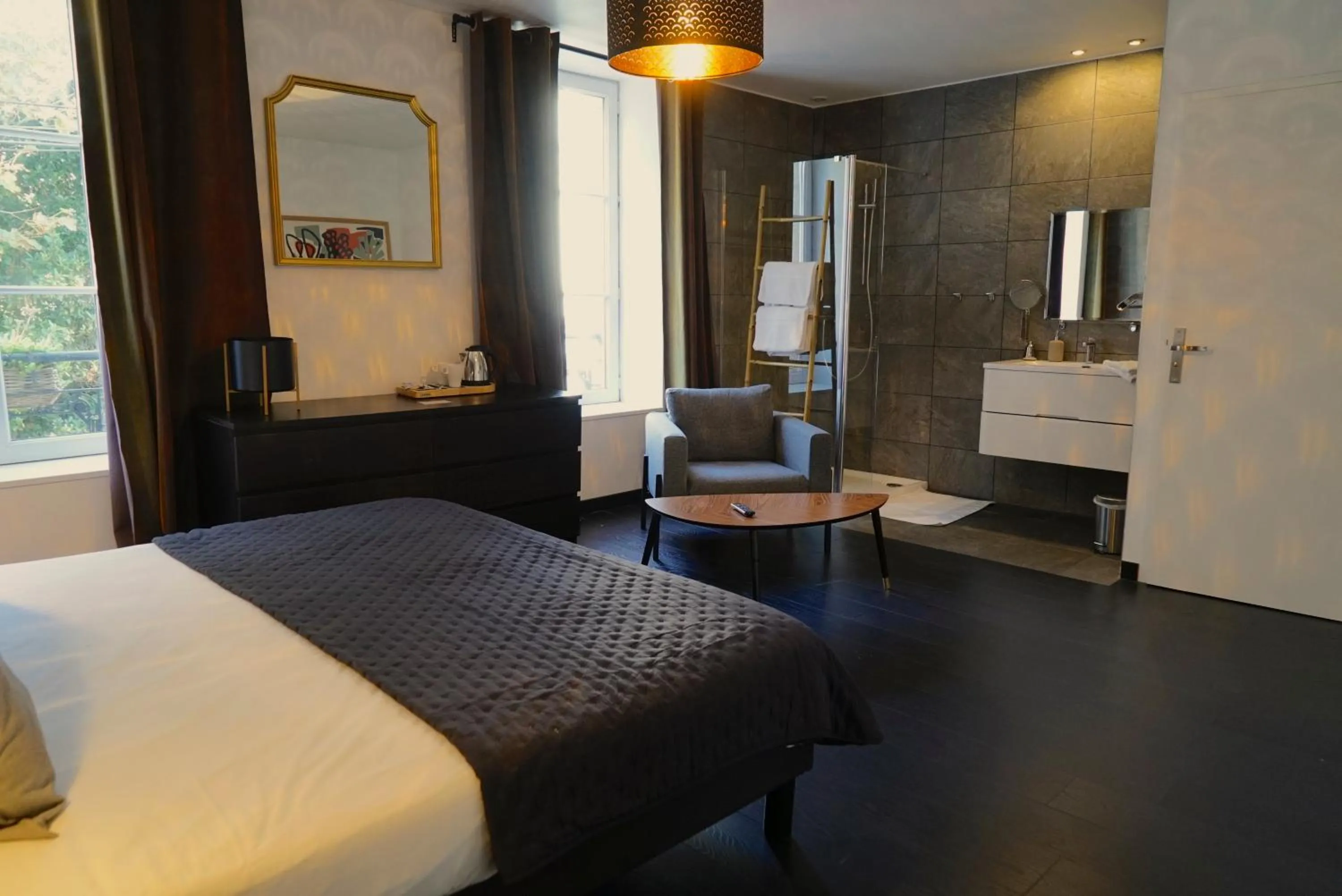 Photo of the whole room, Bed in La Villa des Sables