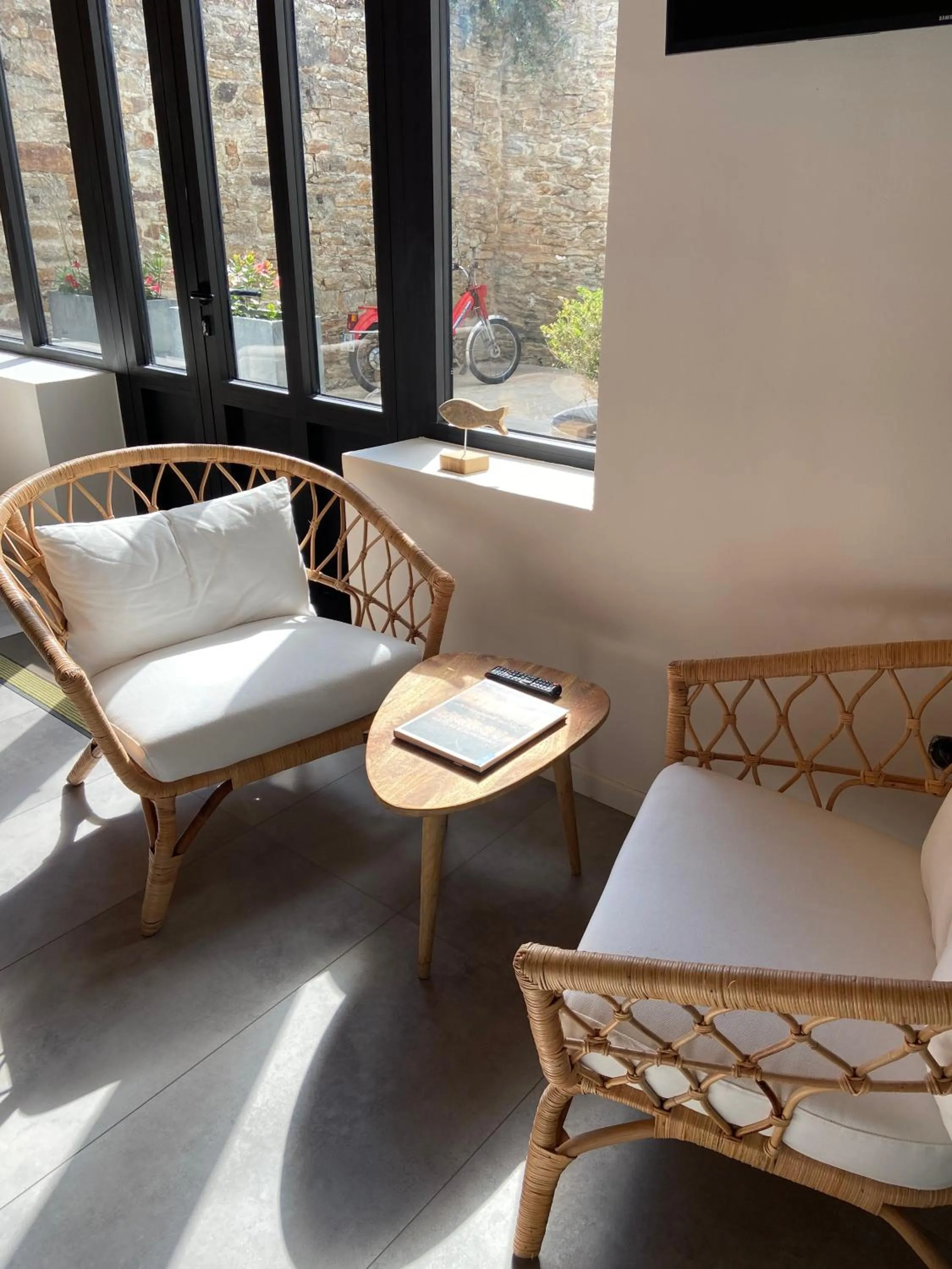 Communal lounge/ TV room in La Villa des Sables