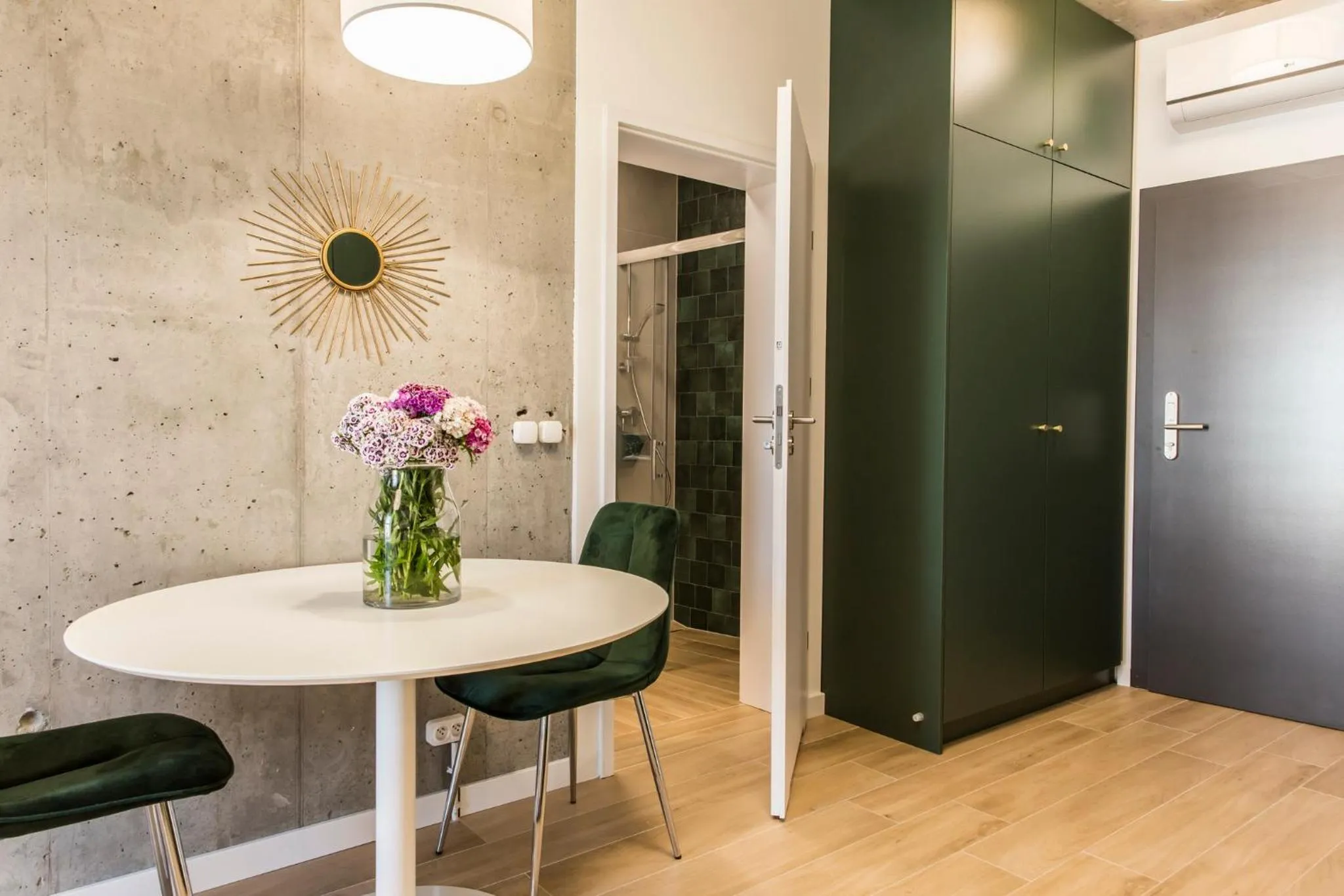 Photo of the whole room in Piedmont House