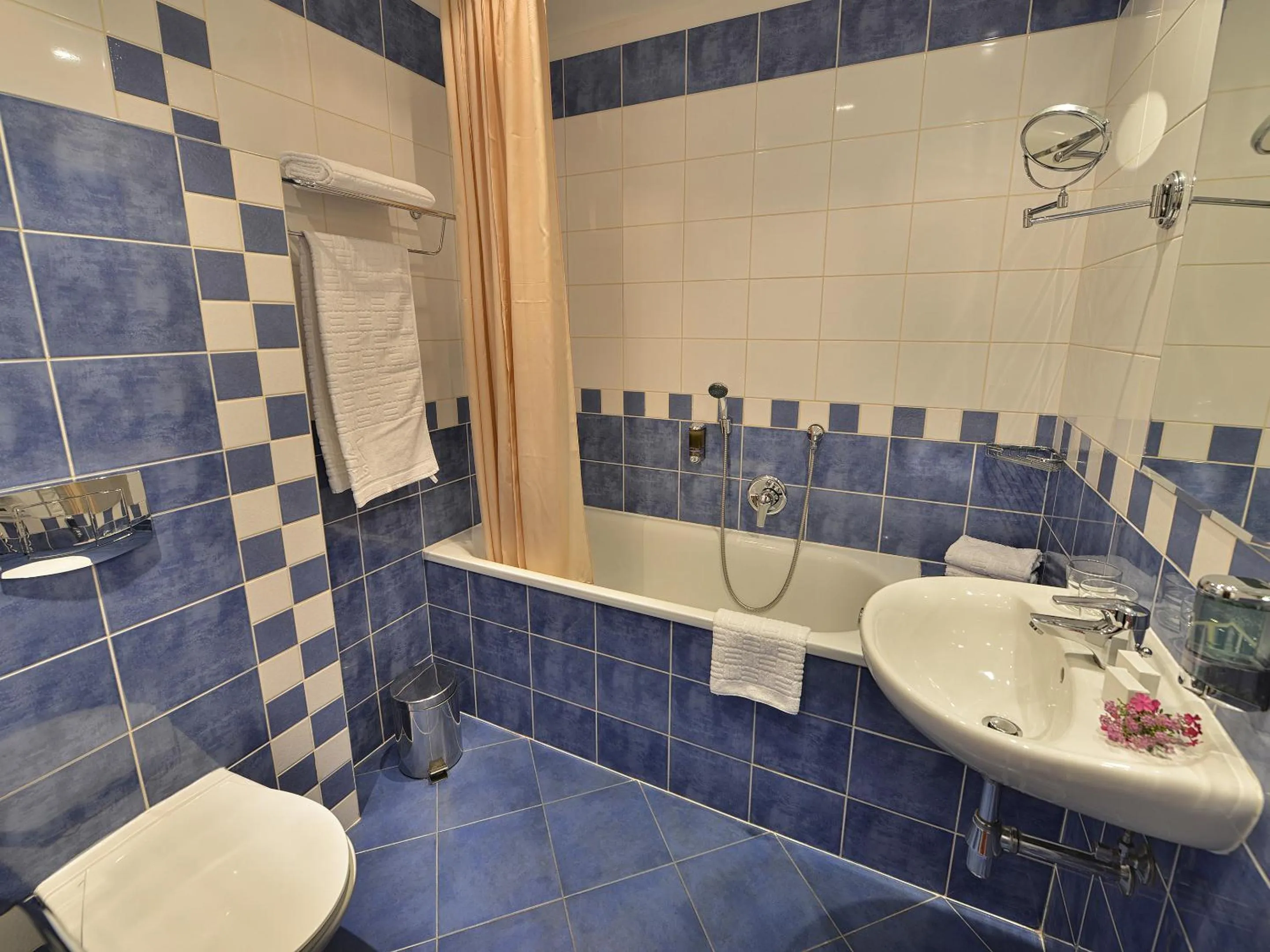 Shower in EA Hotel Jeleni Dvur Prague Castle