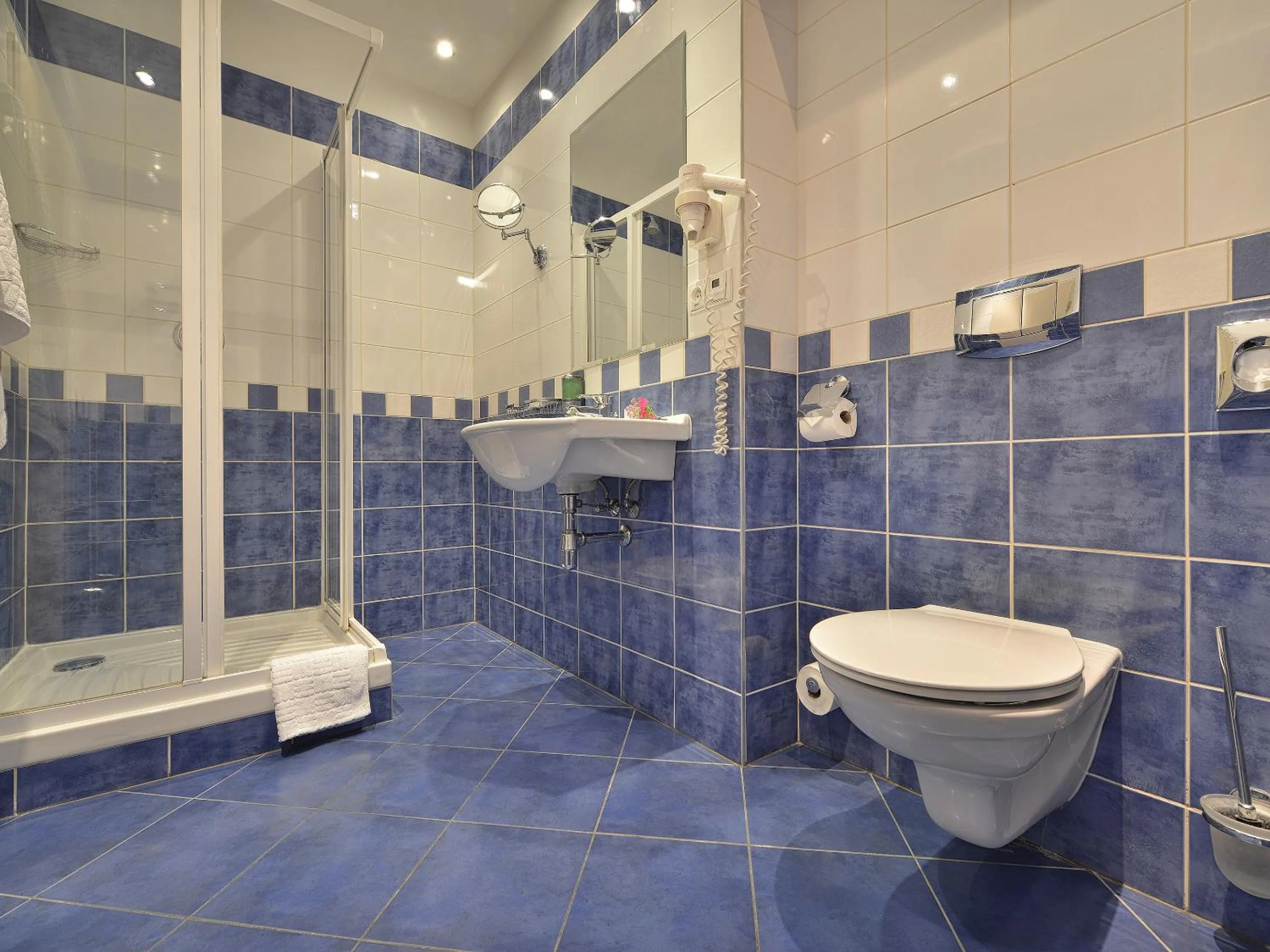 Shower in EA Hotel Jeleni Dvur Prague Castle