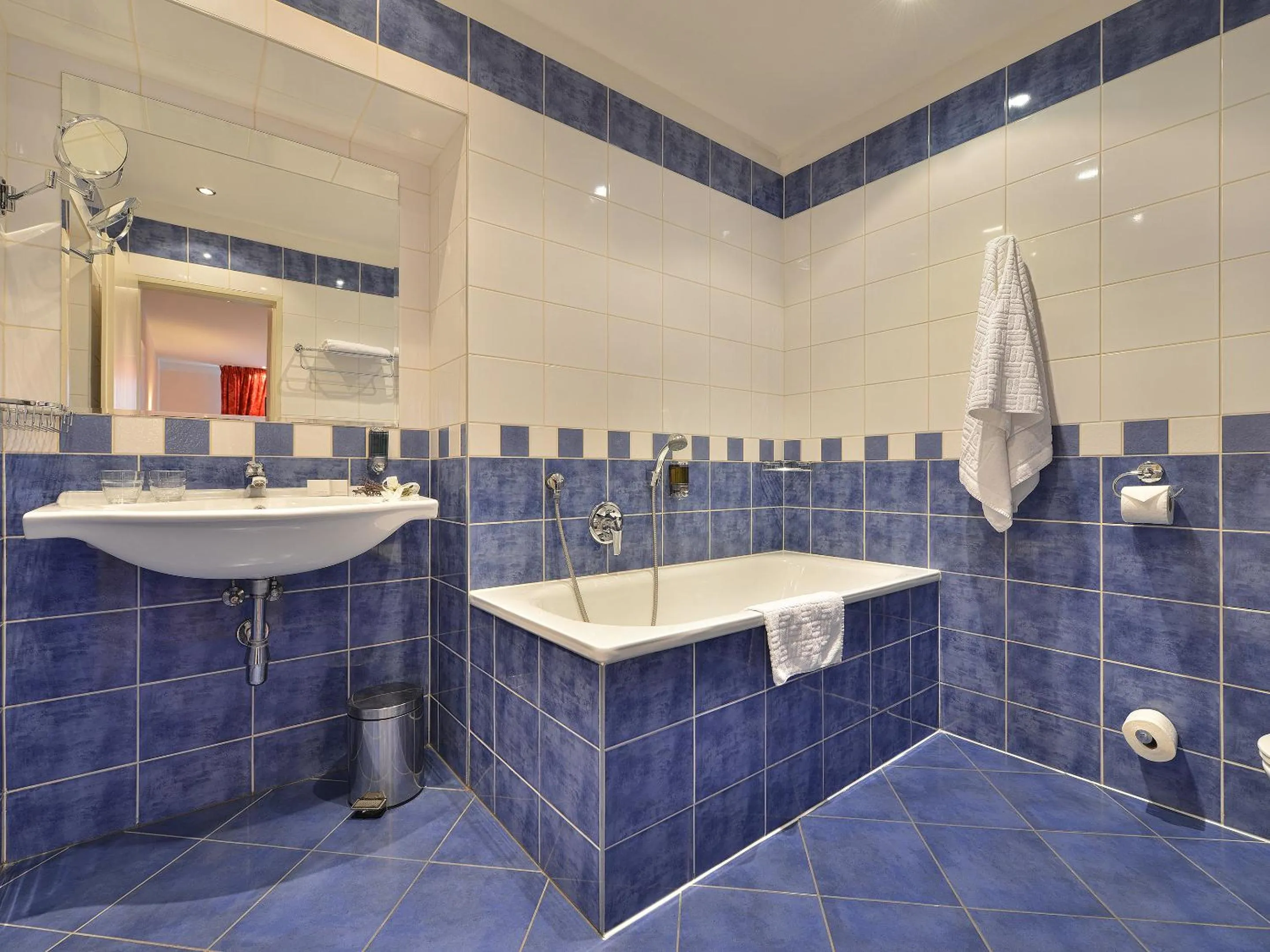 Shower in EA Hotel Jeleni Dvur Prague Castle