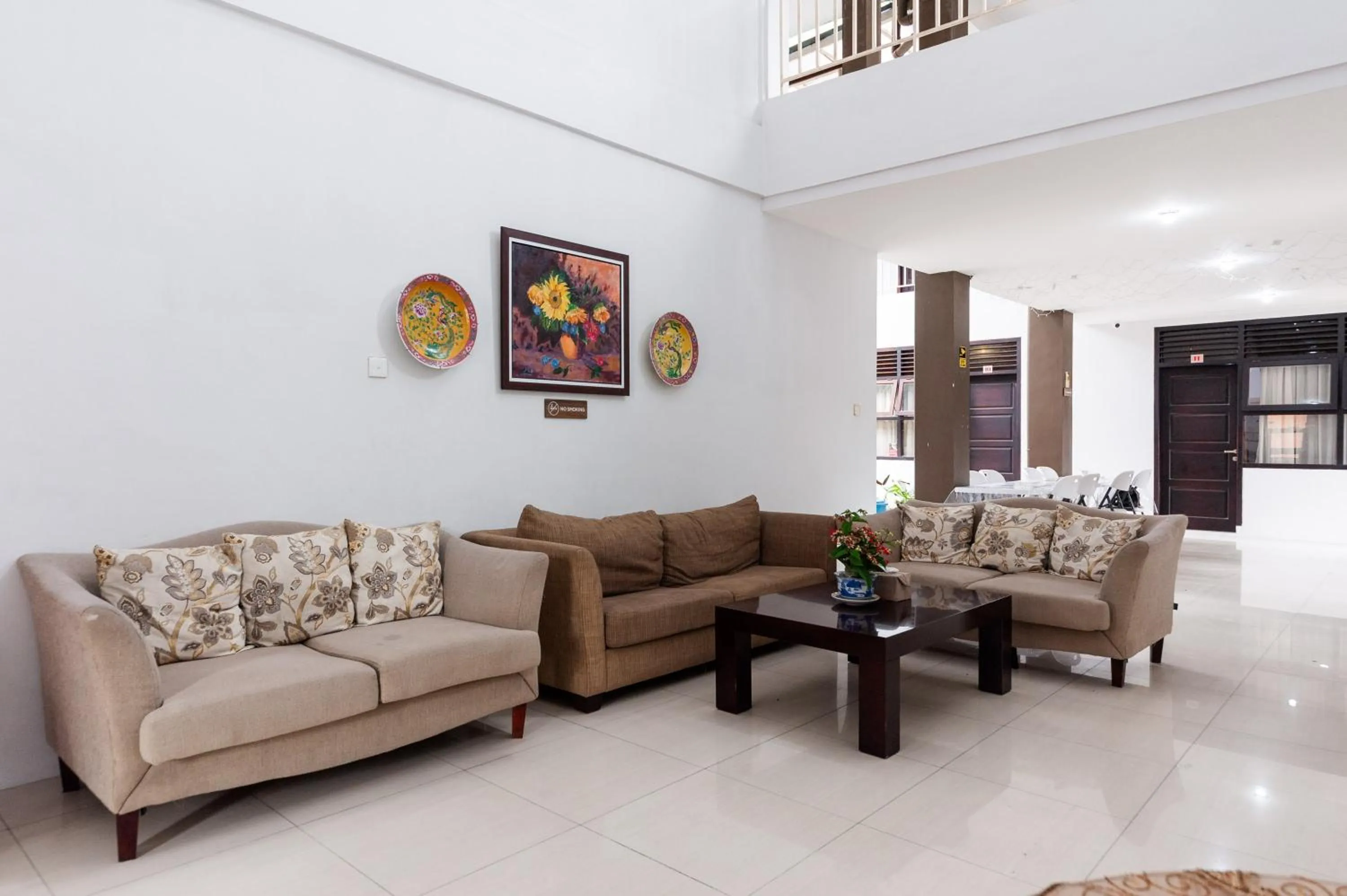 Seating area in RedDoorz Syariah near Banda Aceh Convention Hall