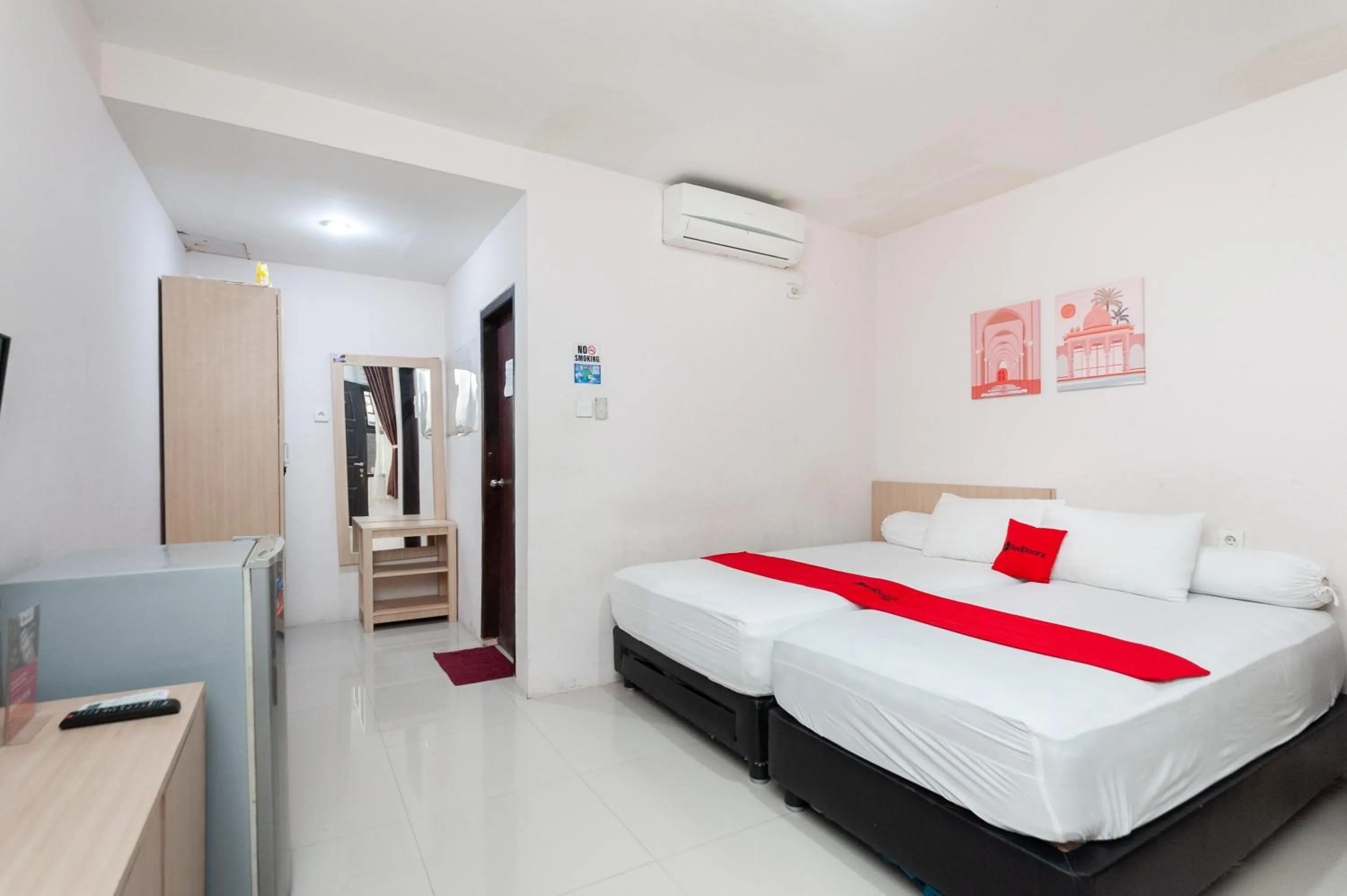 Bed in RedDoorz Syariah near Banda Aceh Convention Hall