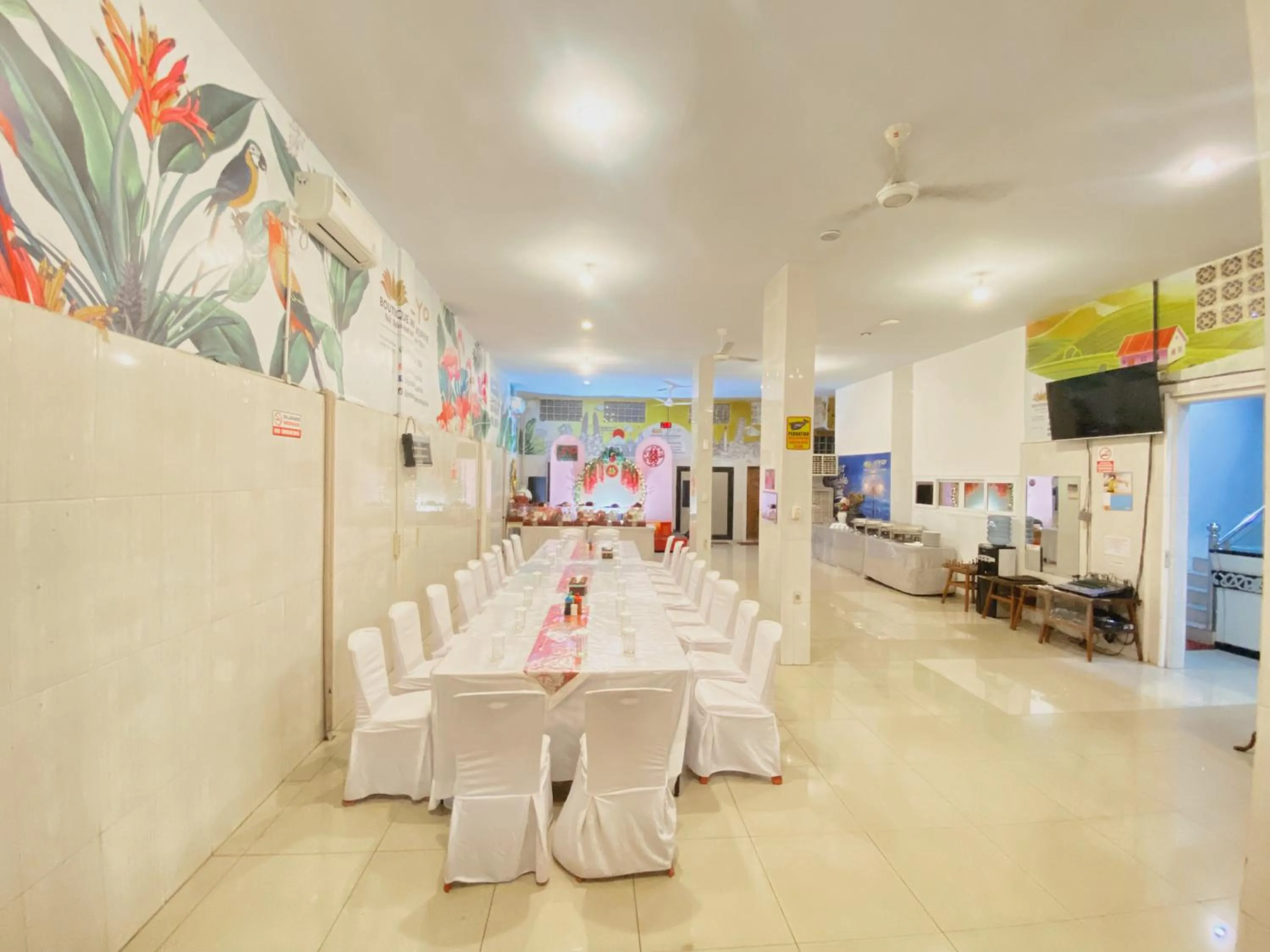 Restaurant/places to eat in JIYO BOUTIQUE Hotel