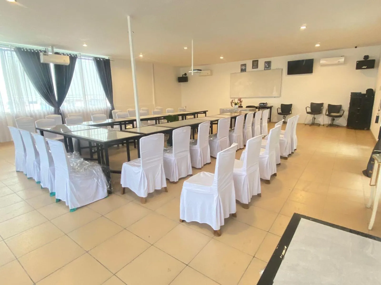 Meeting/conference room in JIYO BOUTIQUE Hotel