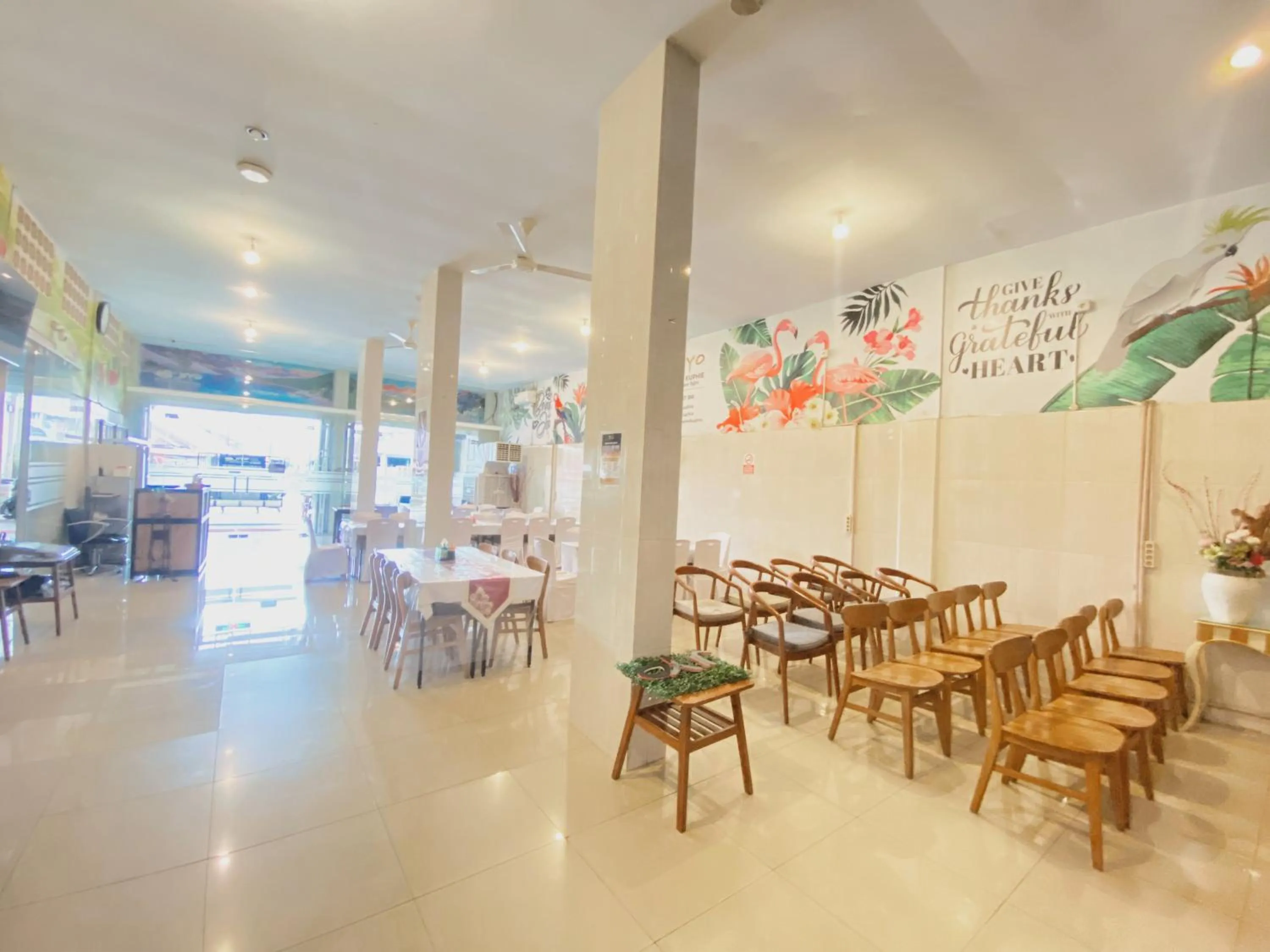 Restaurant/places to eat in JIYO BOUTIQUE Hotel